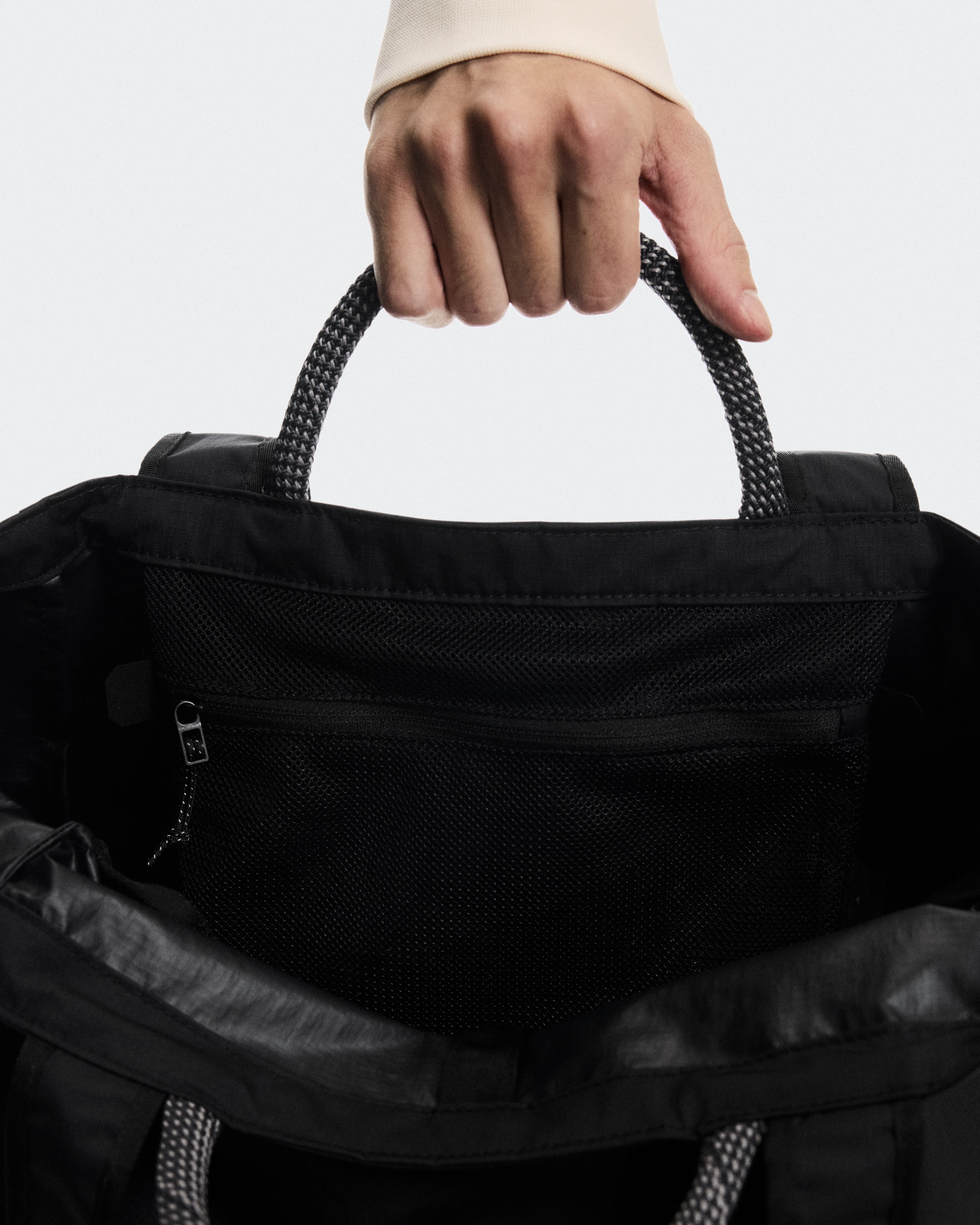 On Tote Pack 25L Black Unisexe Sacs