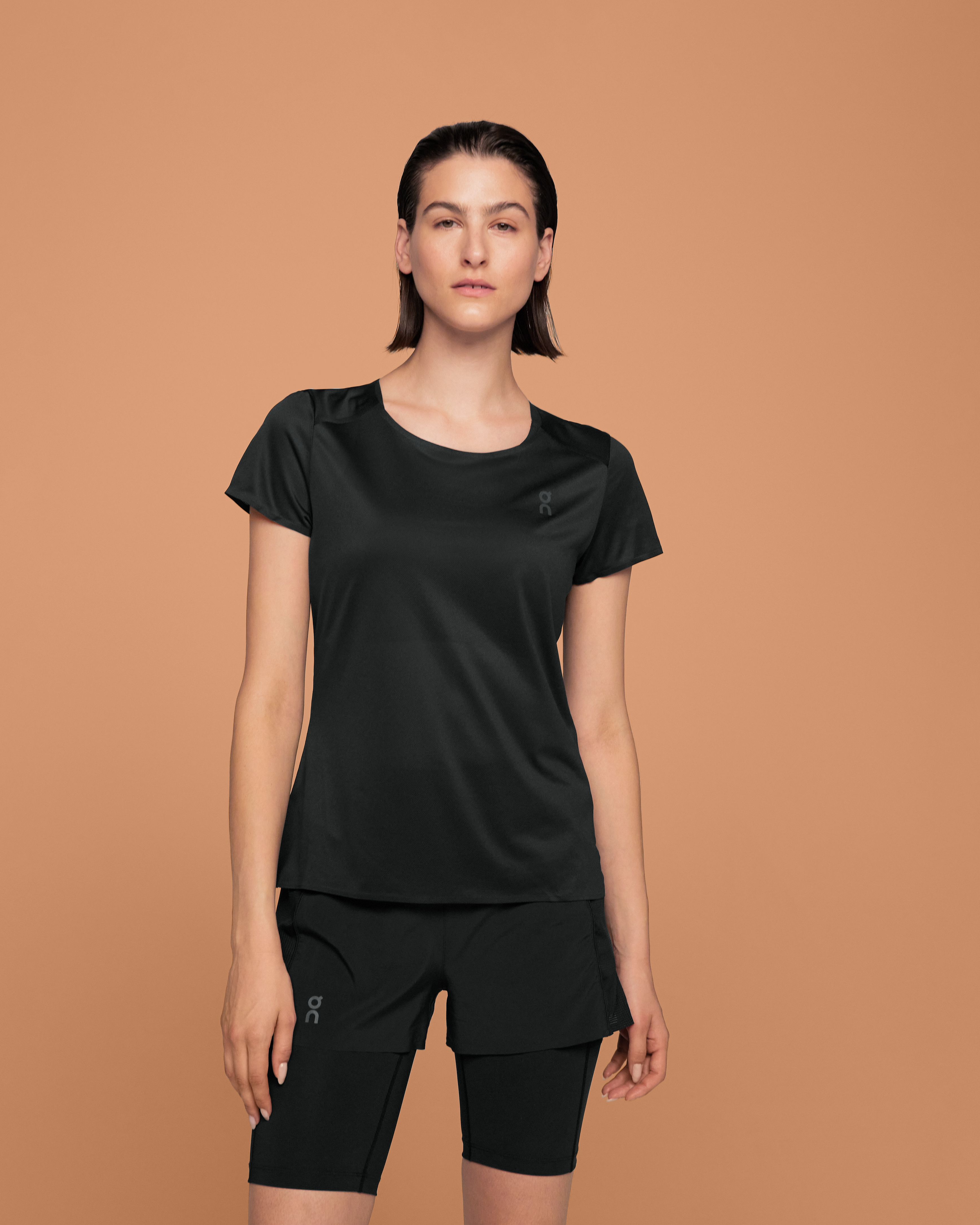 On Performance-T Black & Dark Femme Hauts et t-shirts
