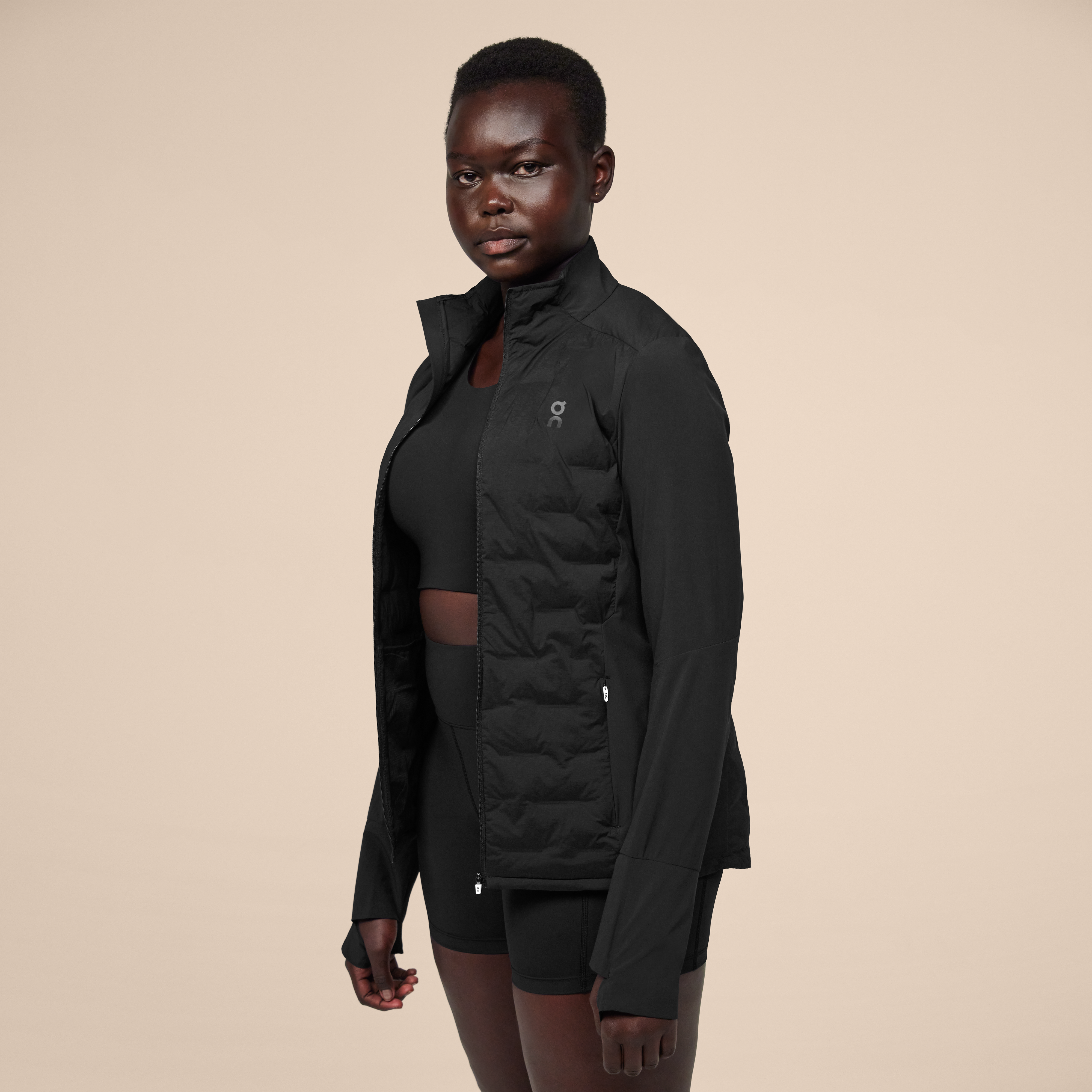 On Climate Jacket Black Femme – Multi-usage, isolation ciblée, matériau évacuant l’humidité Vestes