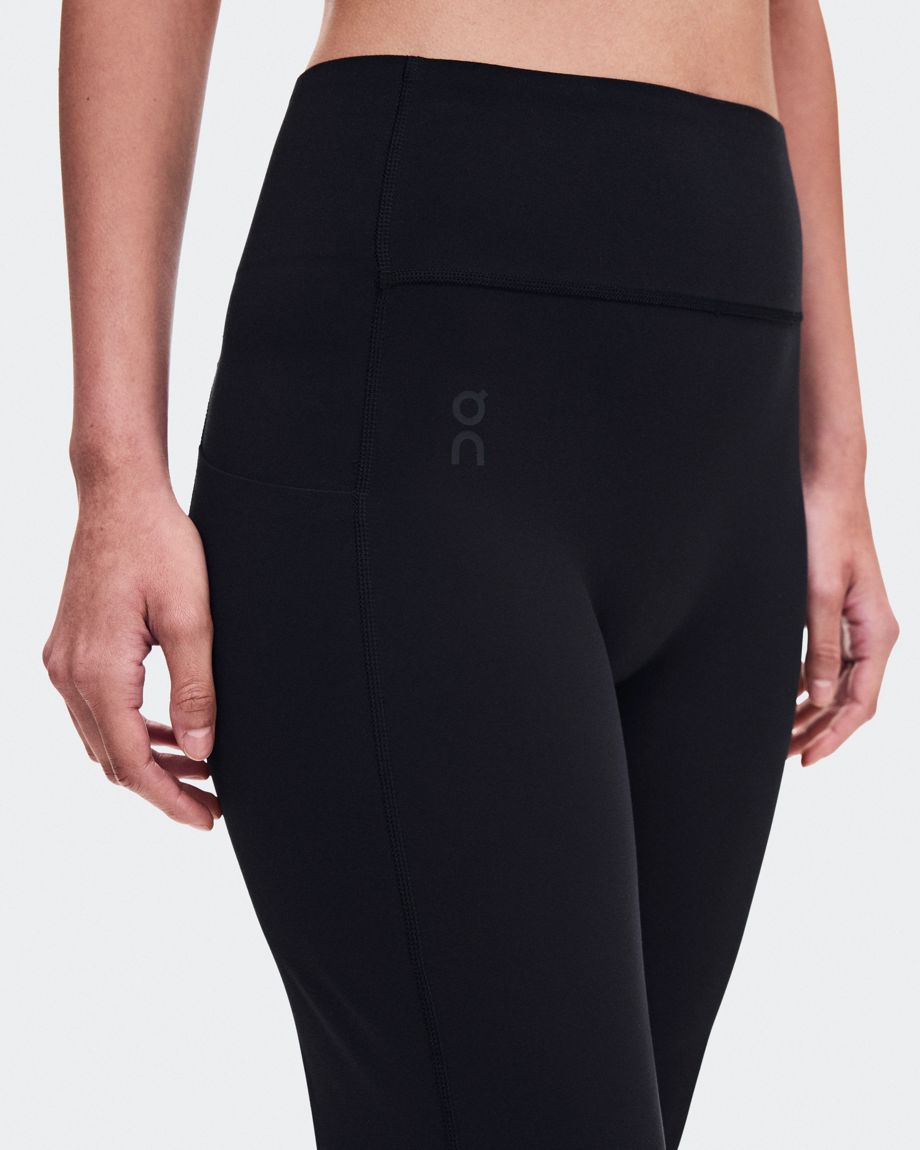 On Studio Flared Pants 32" Black Femme Pantalons