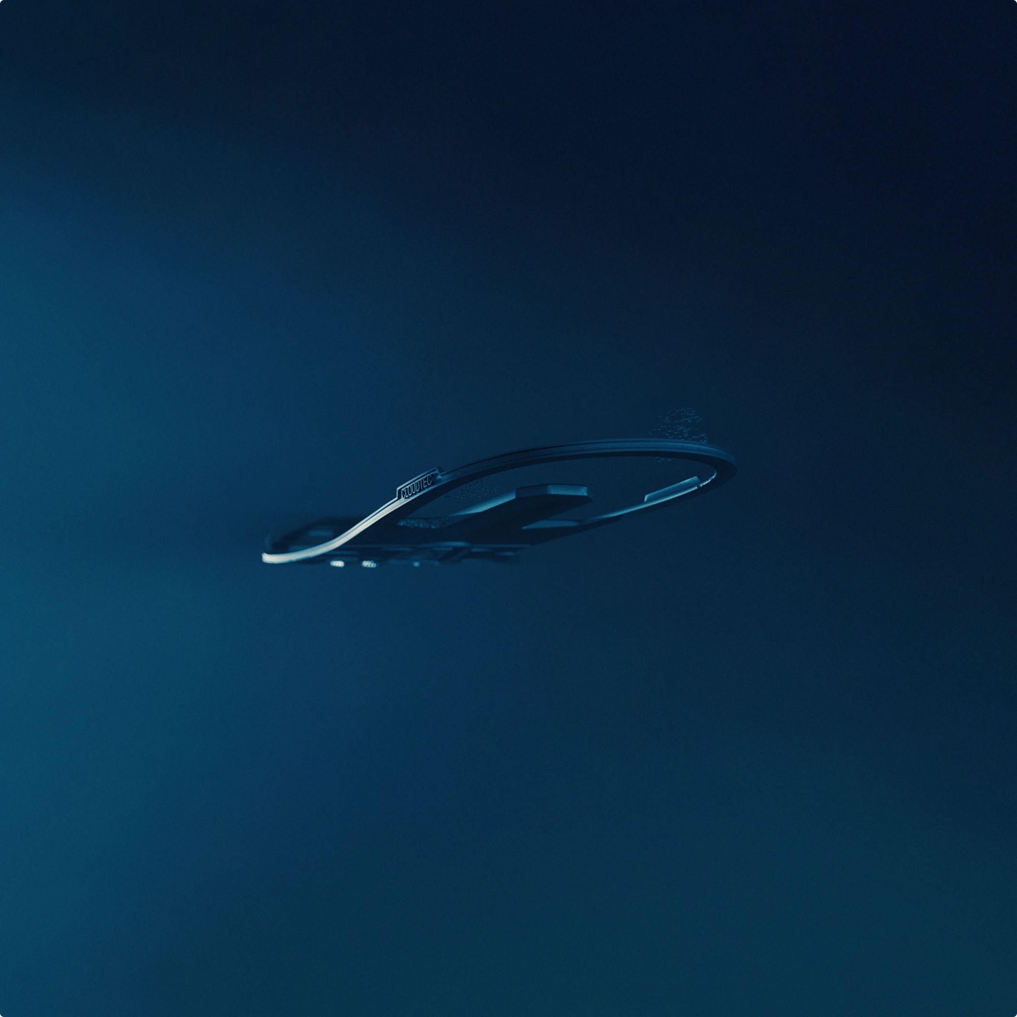 Une ancienne version de la Speedboard® flotte sur un fond bleu.