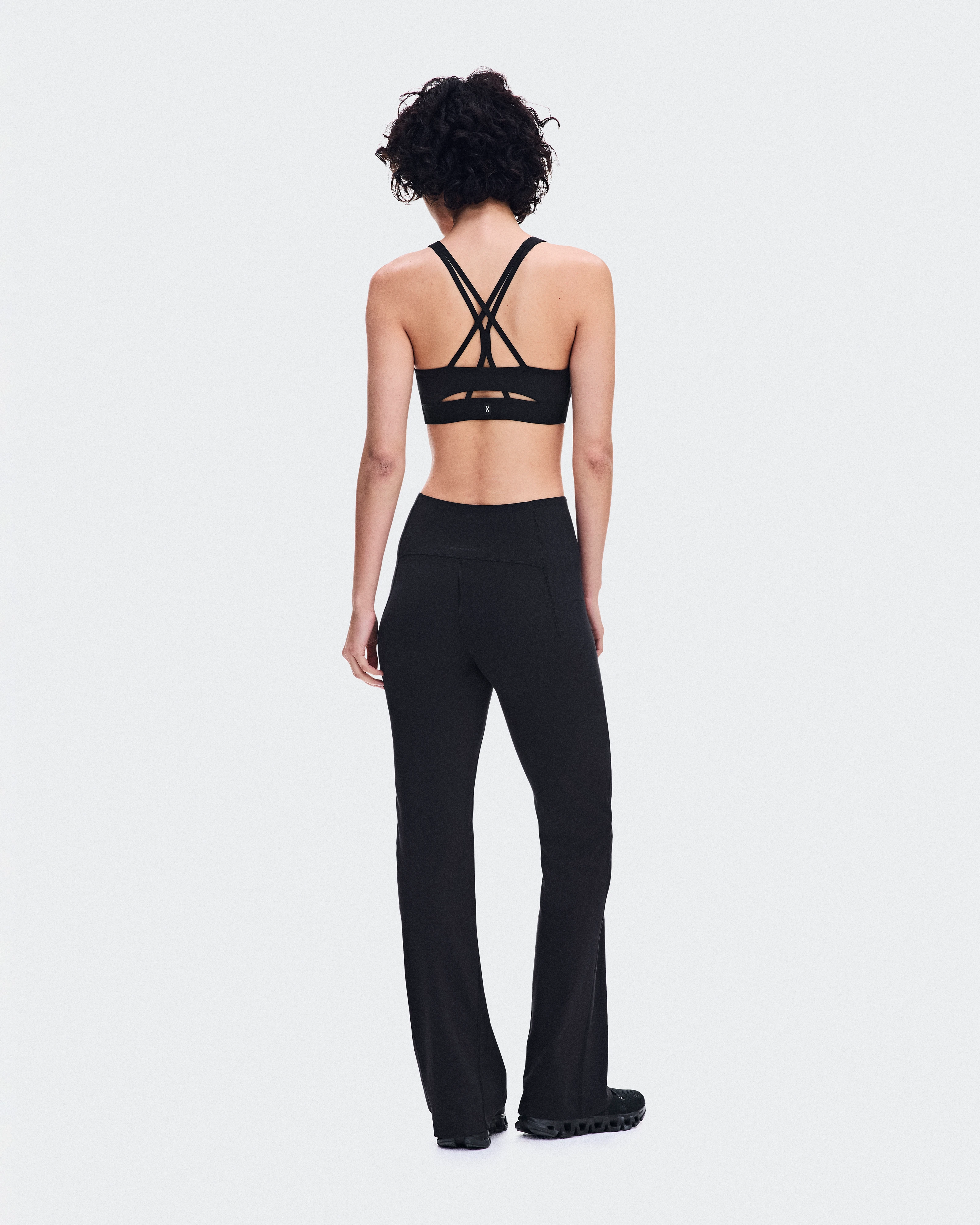 On Studio Flared Pants 32" Black Femme Pantalons