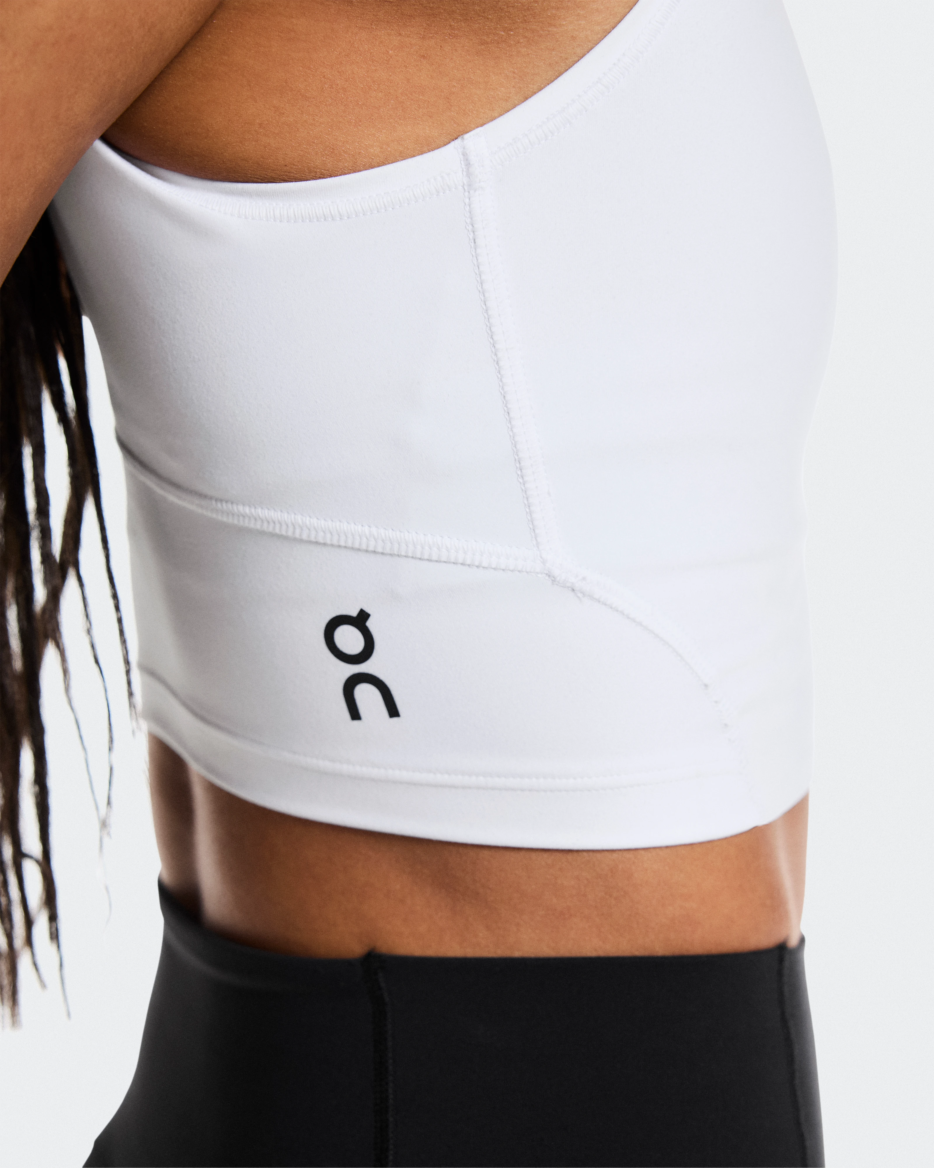On Studio Crop White Femme Hauts et t-shirts