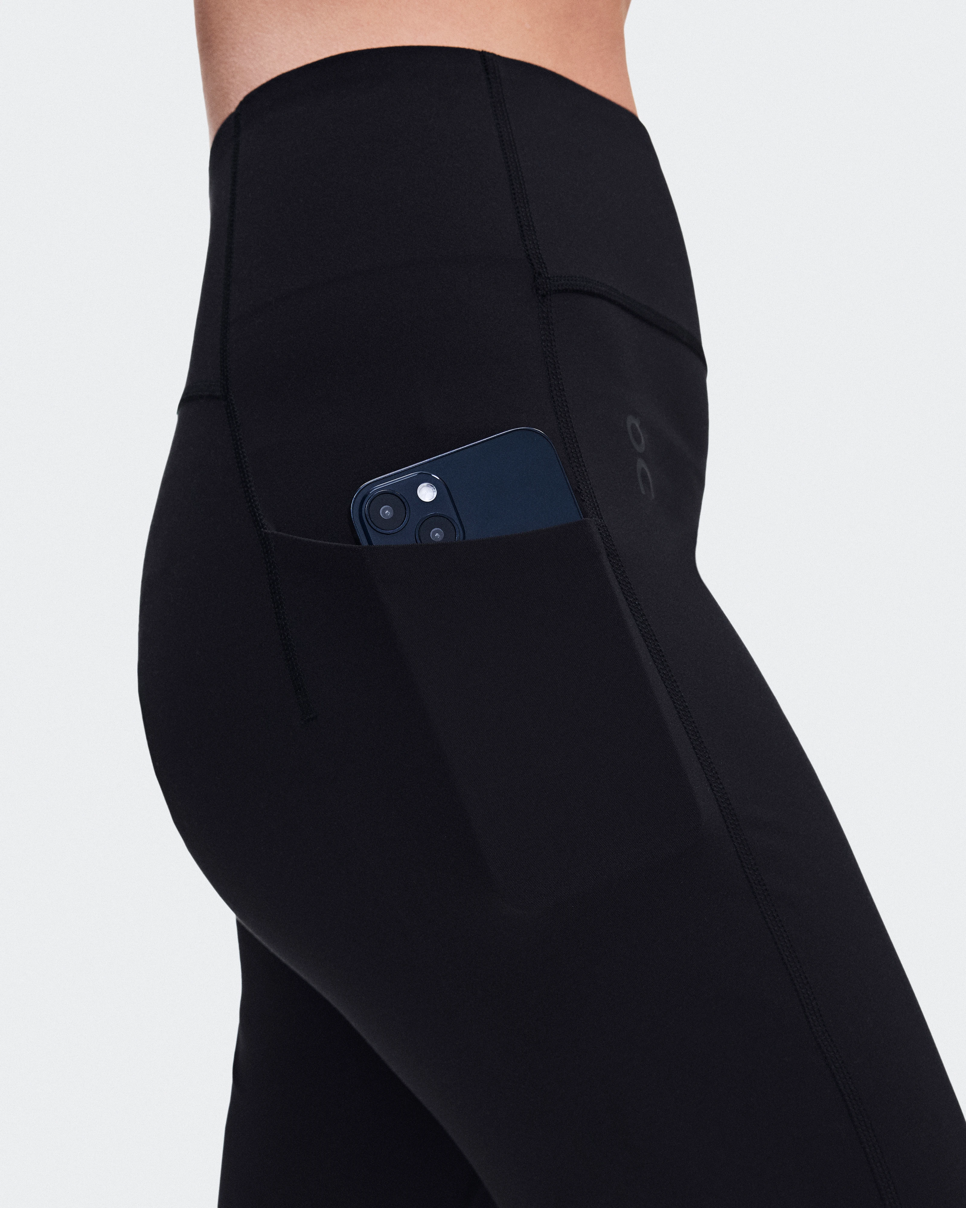On Studio Flared Pants 32" Black Femme Pantalons