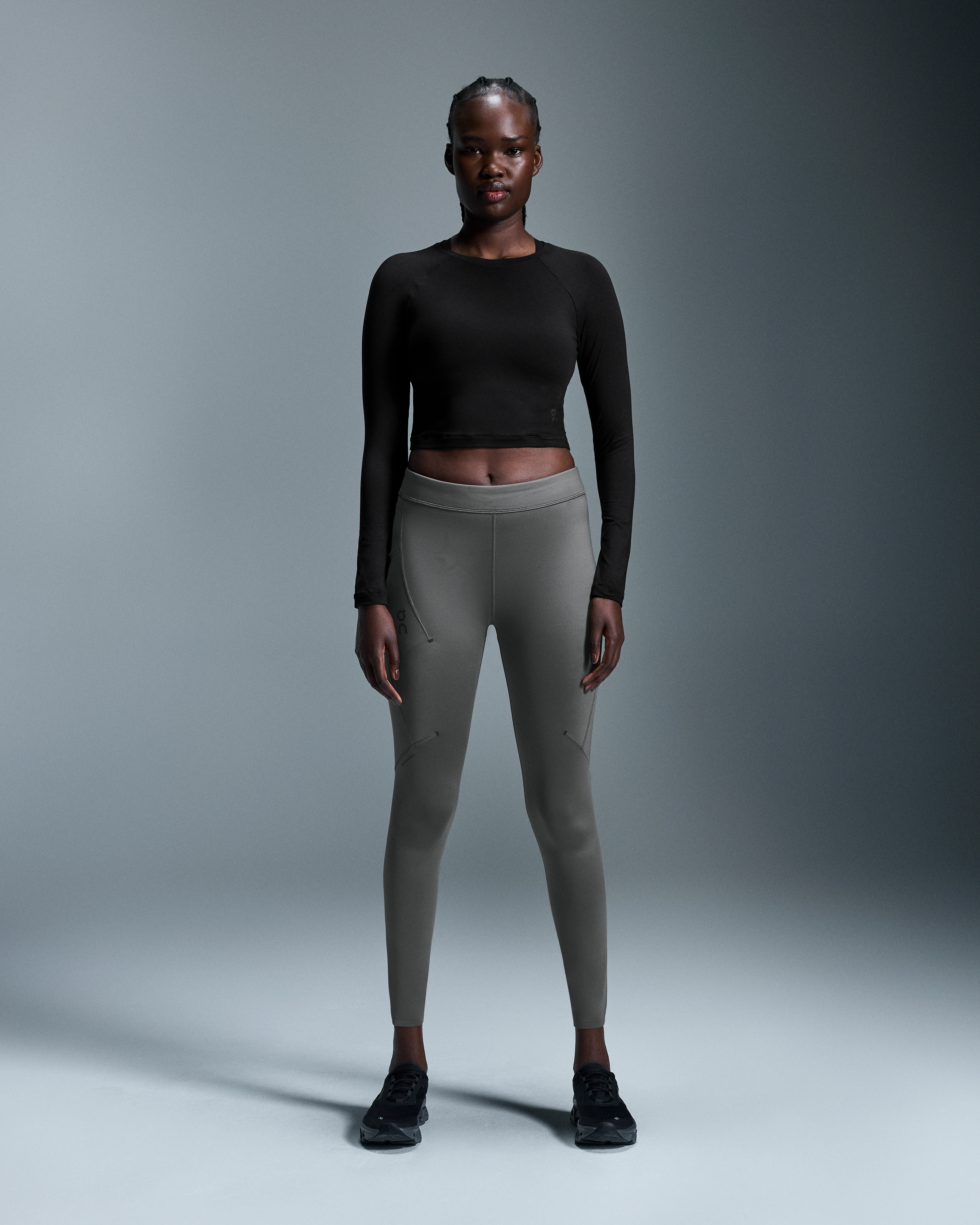 On Studio Long-T Crop Black Femme Hauts et t-shirts