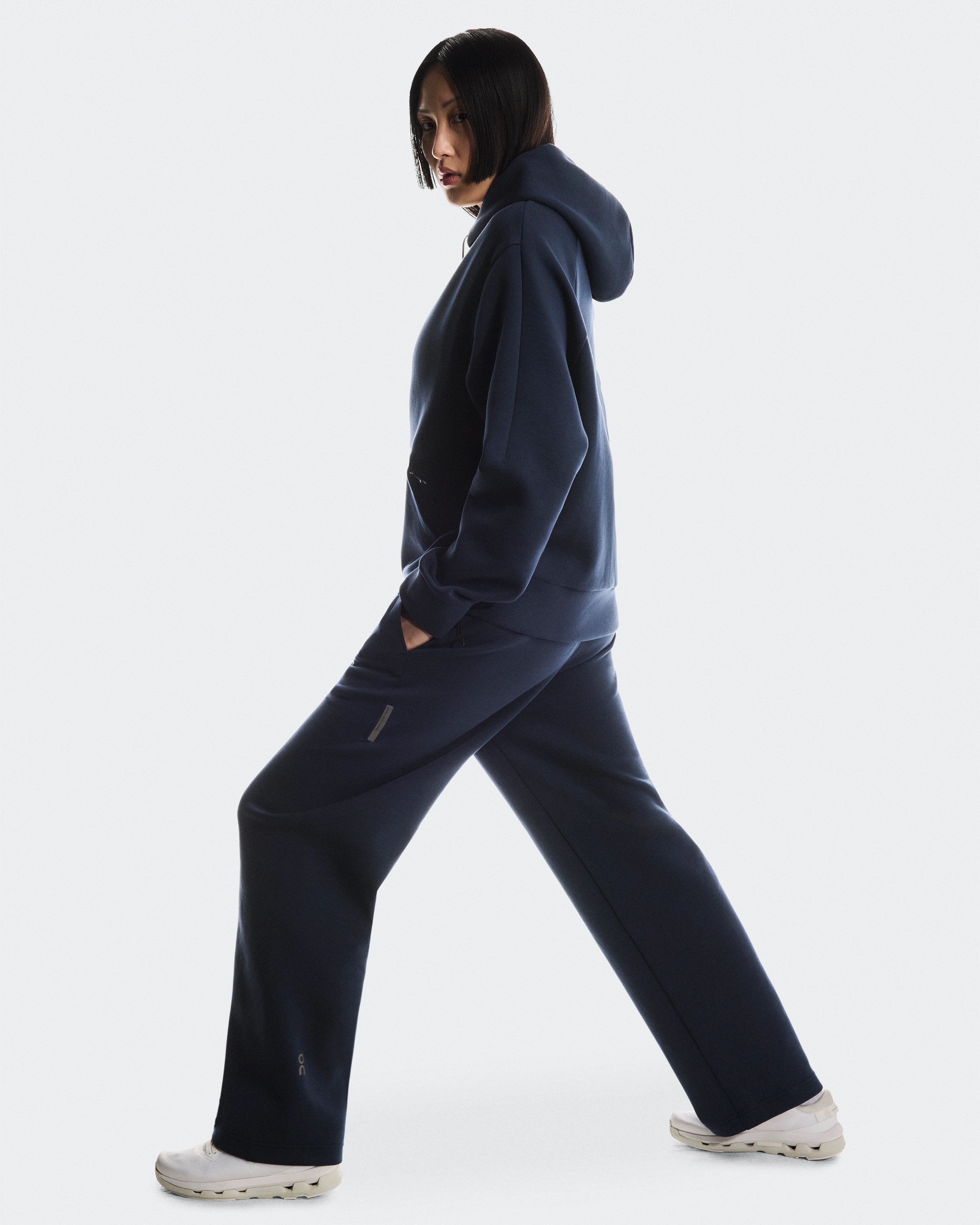On Focus Tech Sweatpants Navy Femme Pantalons