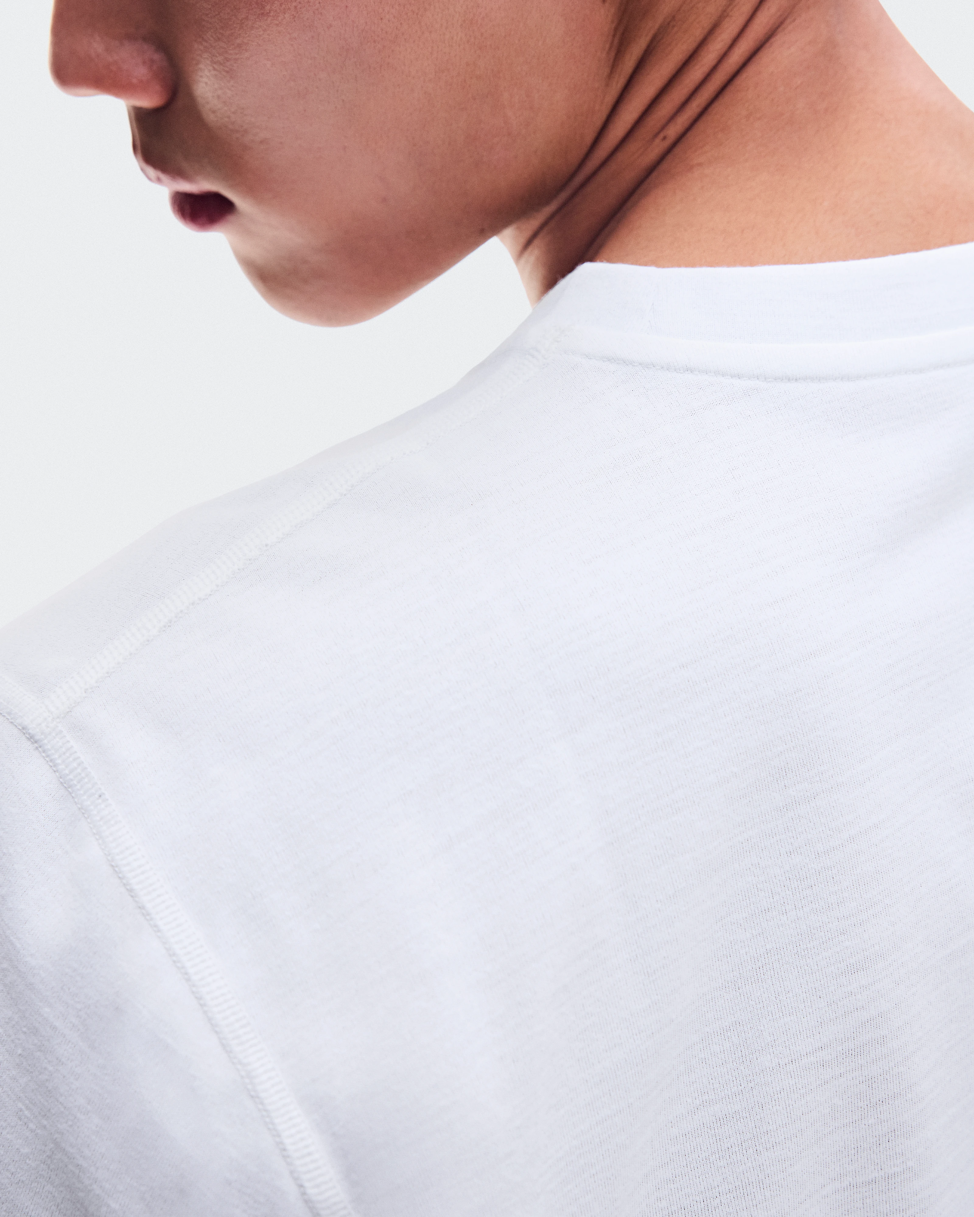 On Train-T White Homme Hauts et t-shirts