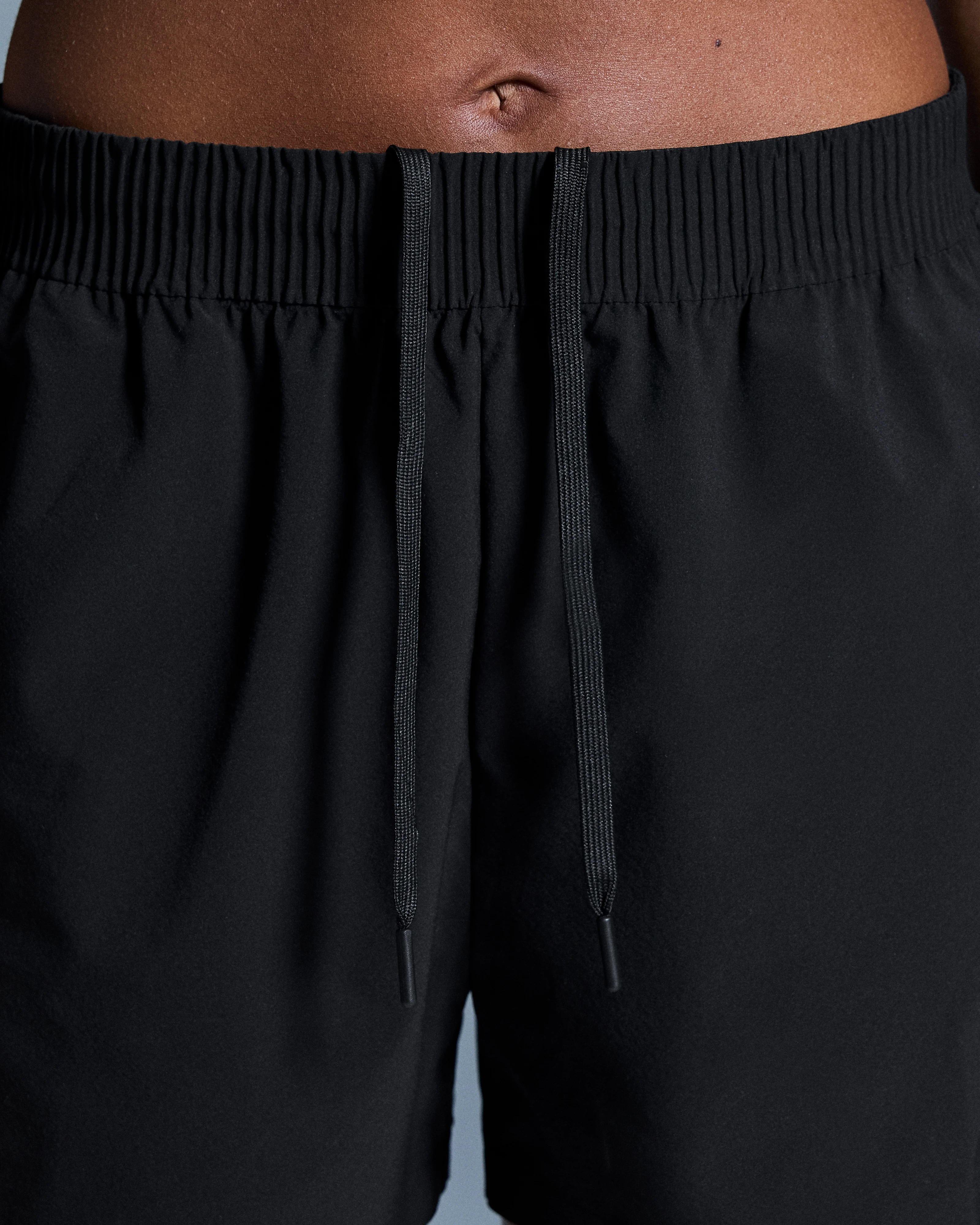 On Focus Shorts Black Femme Shorts