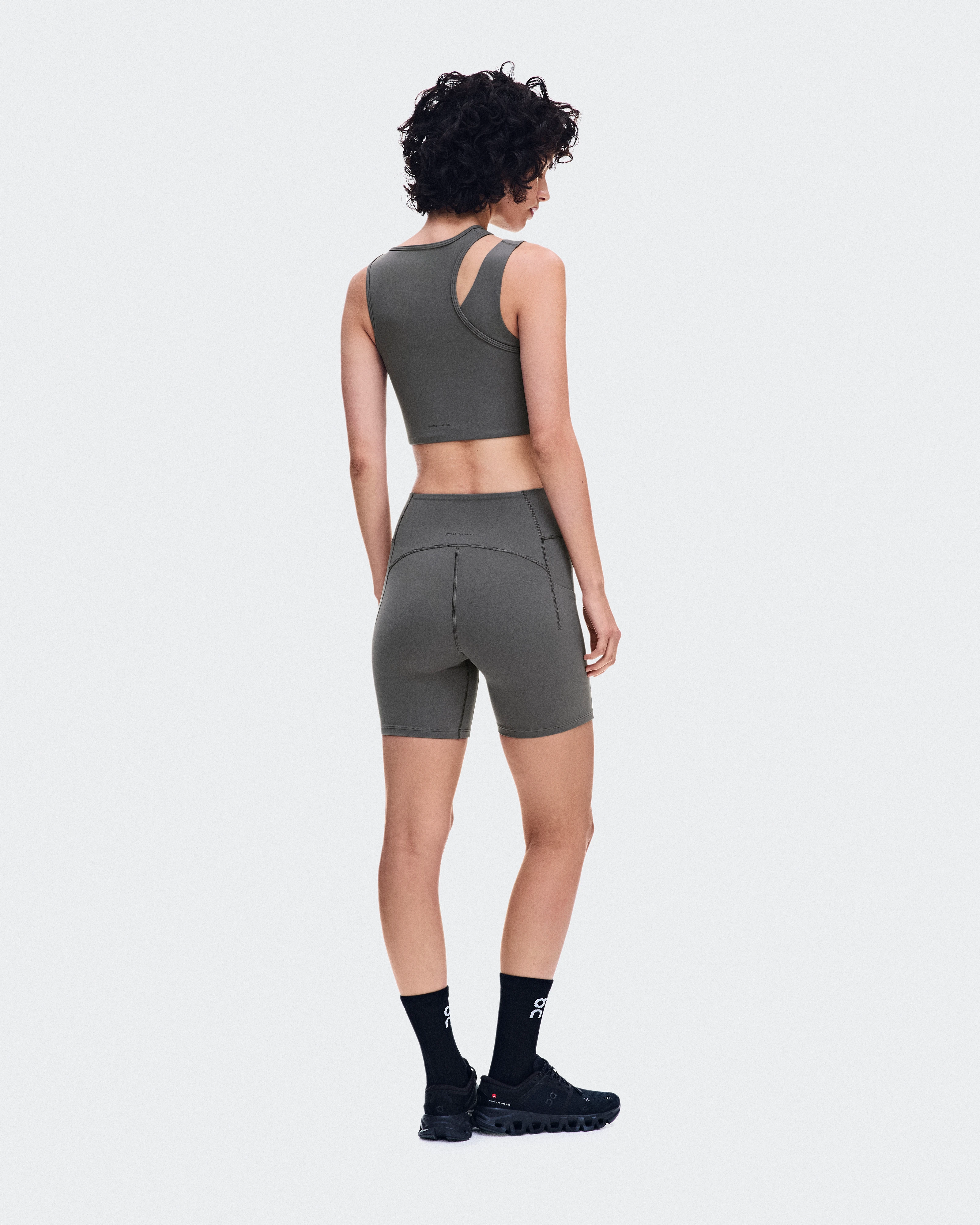 On Studio Asymmetric Crop Ember Femme Hauts et t-shirts