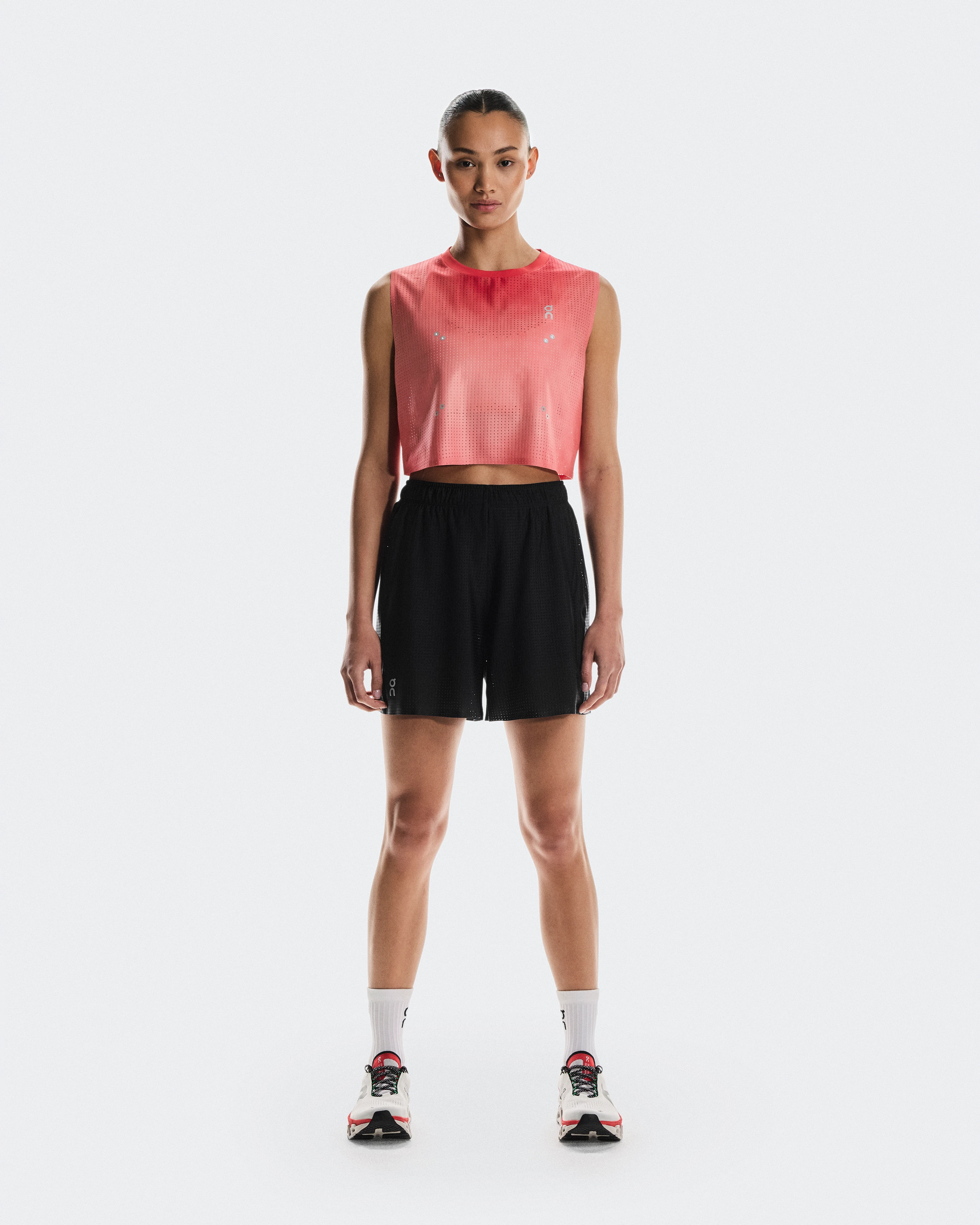 On Pace Mesh Shorts Black Femme Shorts