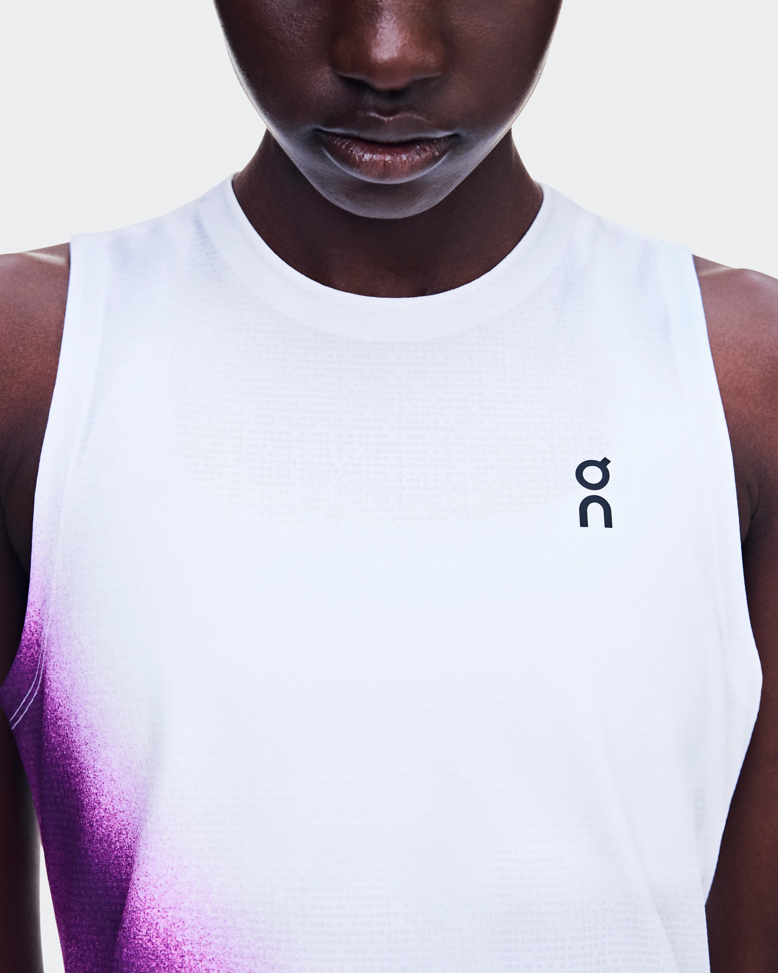 On Court Tank Swing White & Cassis Femme Hauts et t-shirts