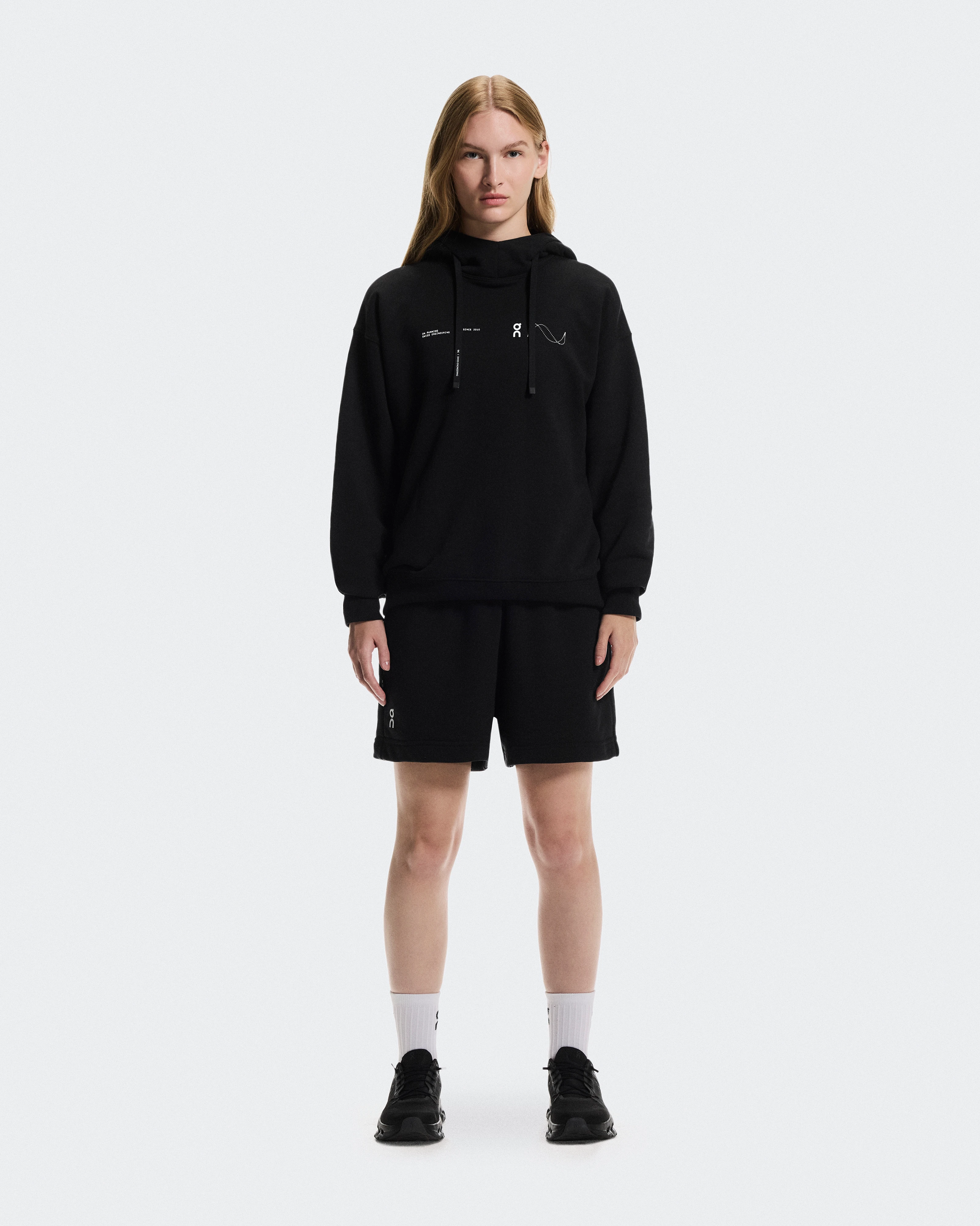 On Club Hoodie Avant Black Femme Sweats à capuche et sweats