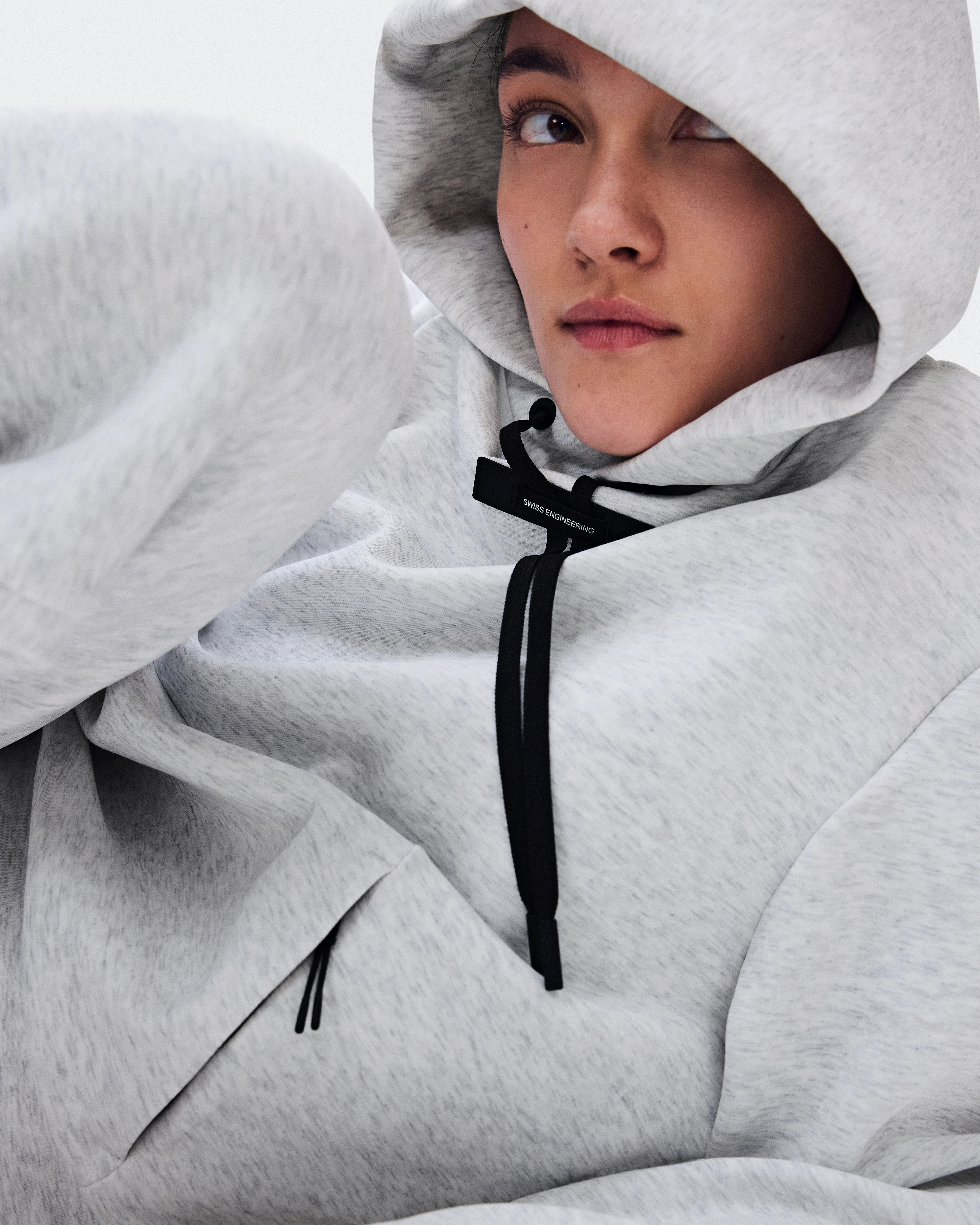 On Focus Tech Hoodie Crater Femme Sweats à capuche et sweats
