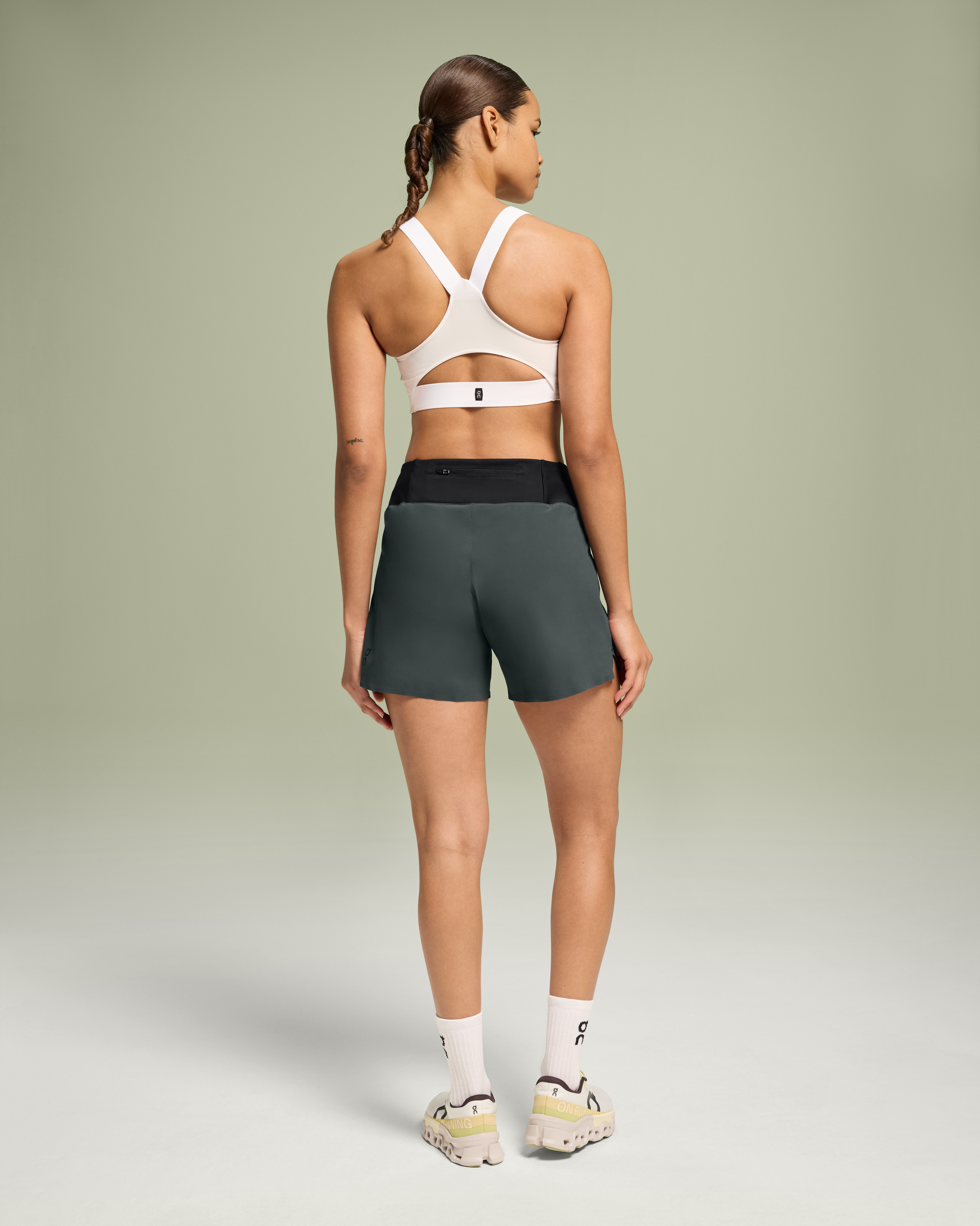 On 5" Running Shorts Lead & Black Femme Shorts
