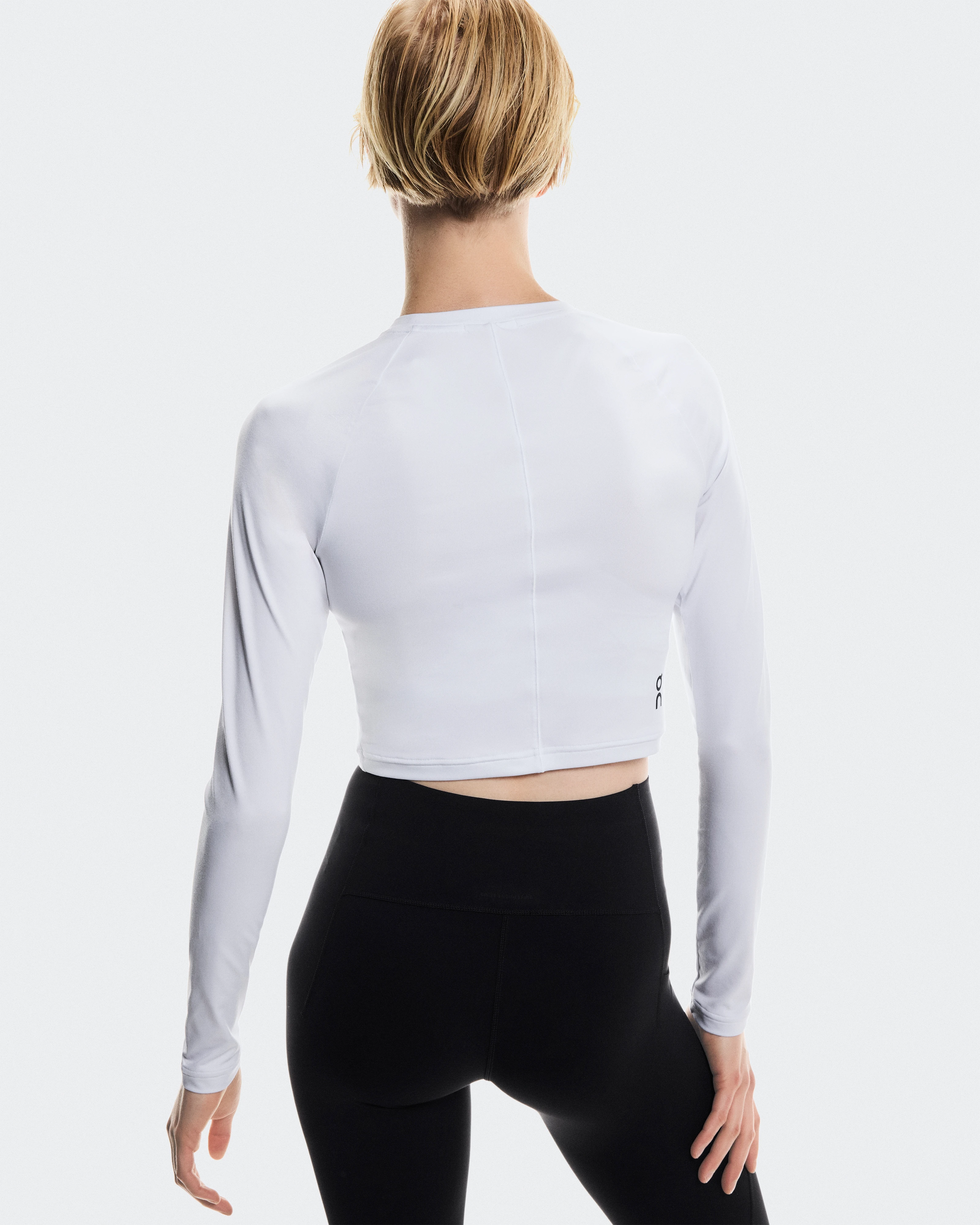 On Studio Long-T Crop White Femme Hauts et t-shirts