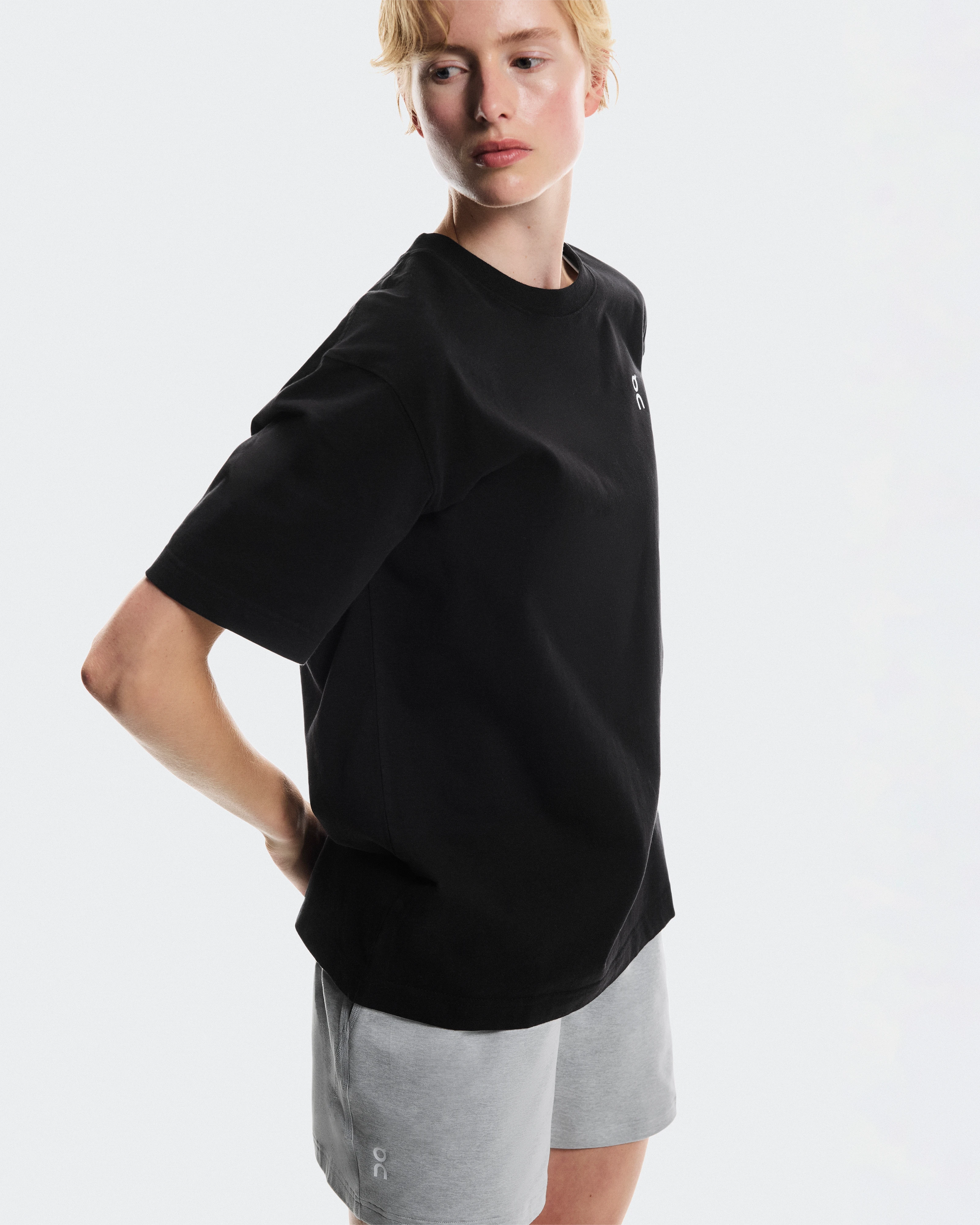 On Club-T Smash Black & Orchid Femme Hauts et t-shirts