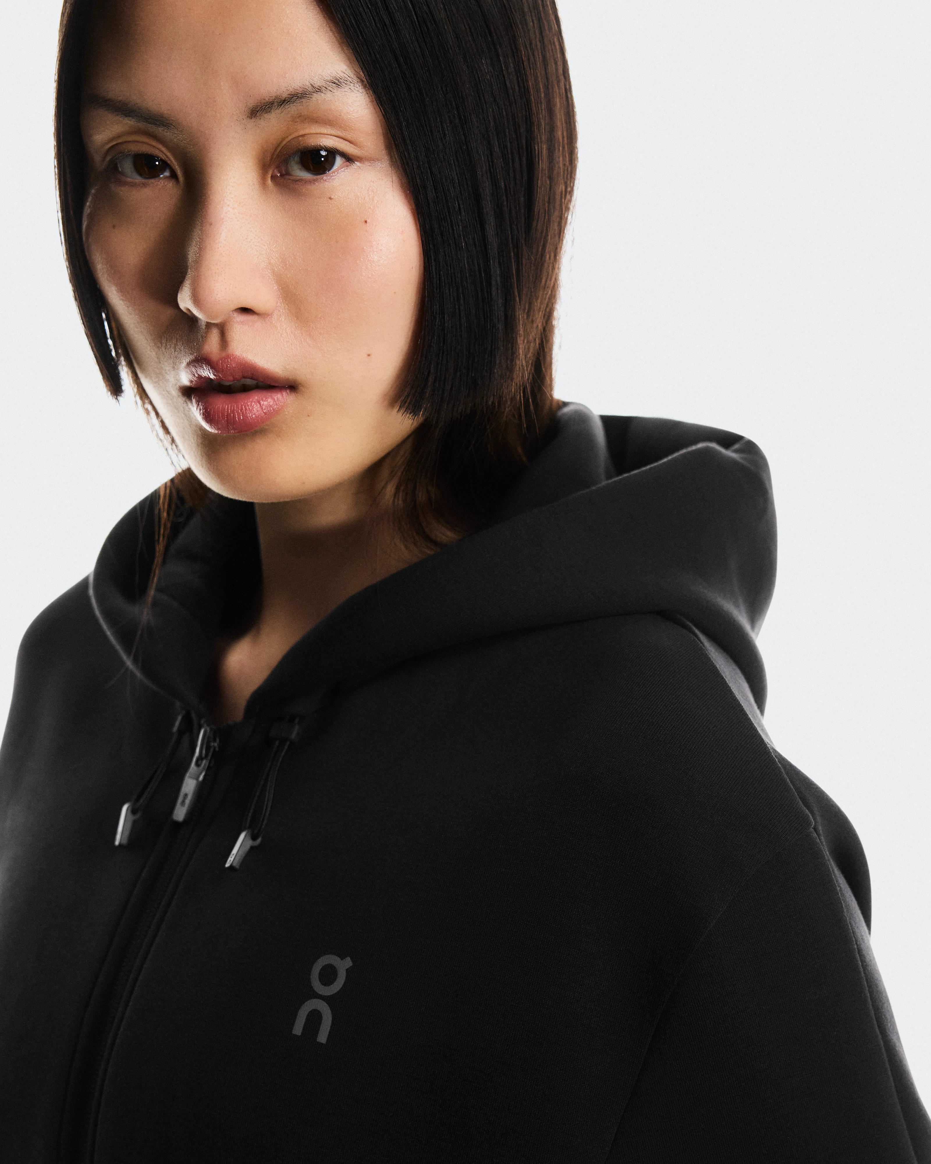 On Focus Tech Zip Hoodie Black Femme Sweats à capuche et sweats