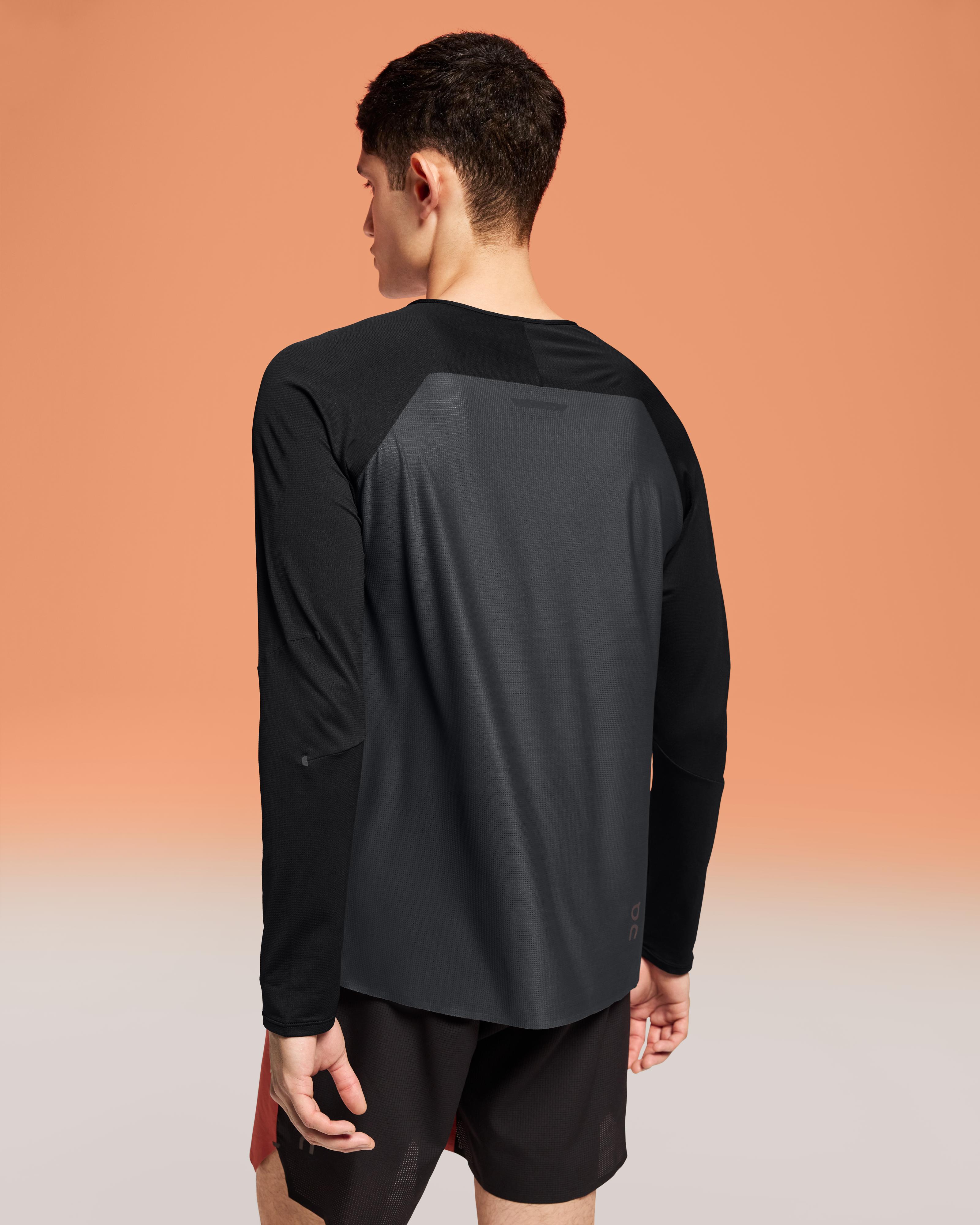 On Performance Long-T Black & Eclipse Homme Hauts et t-shirts