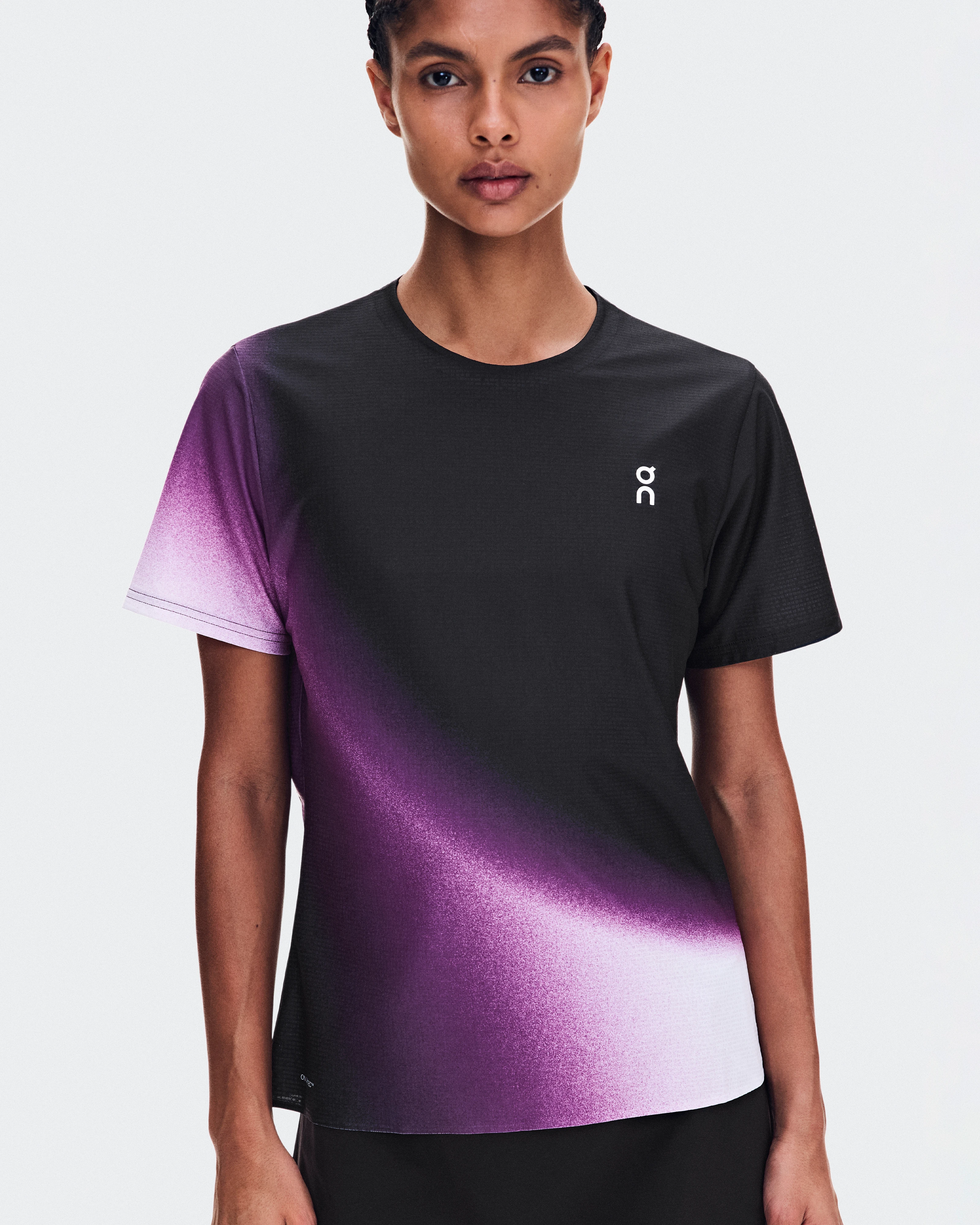 On Court-T Swing Black & Cassis Femme Hauts et t-shirts