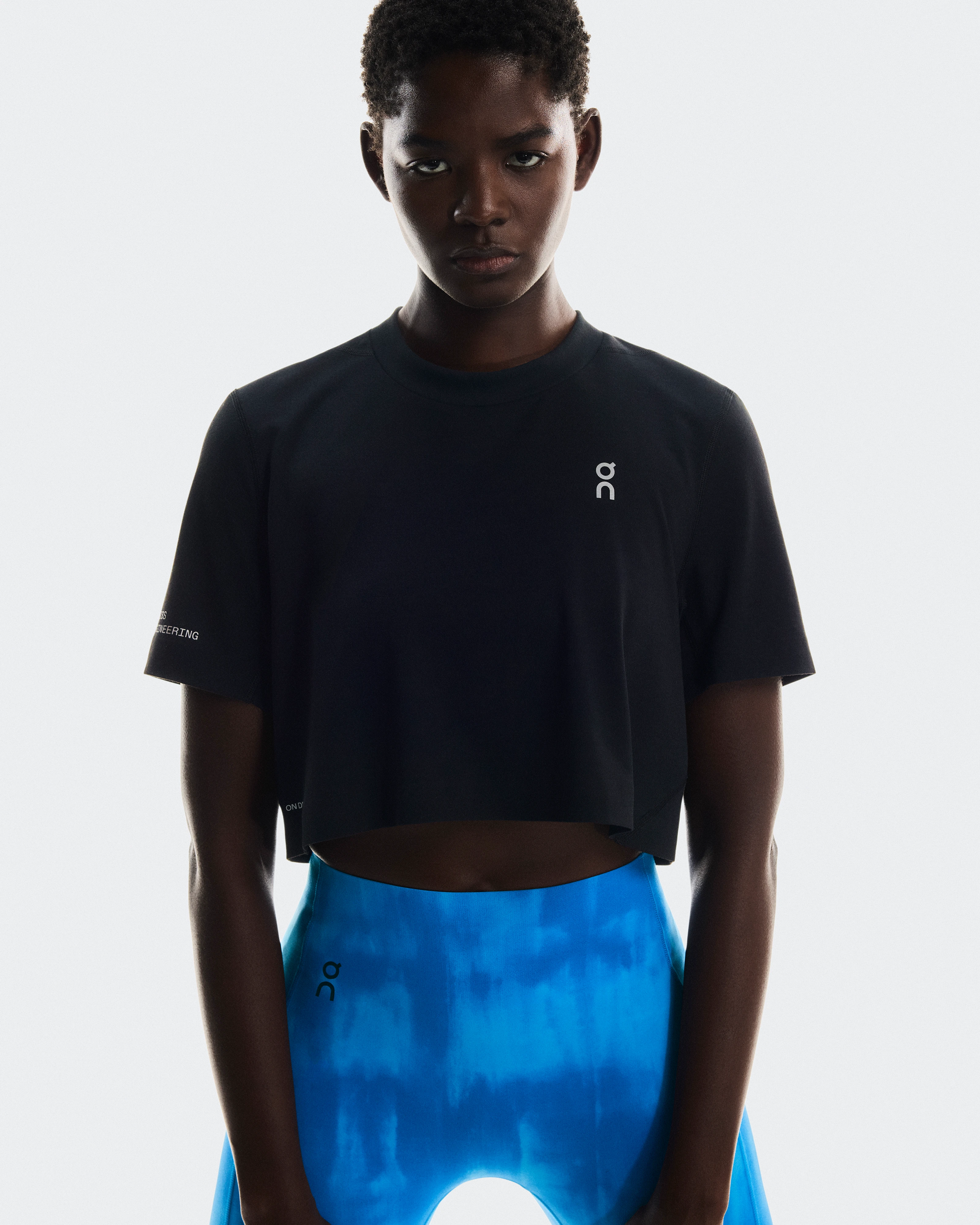 On Train-T Crop Black Femme Hauts et t-shirts