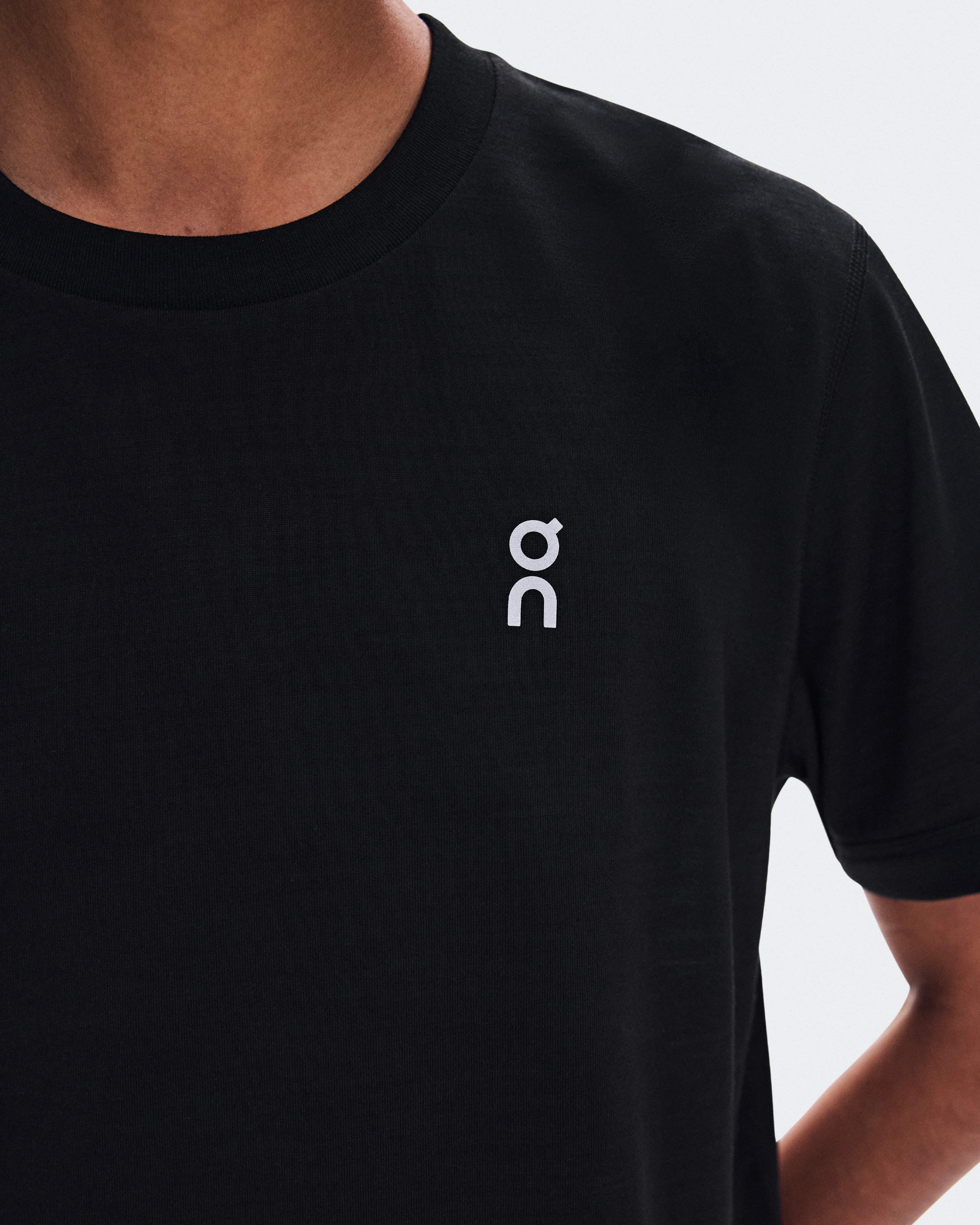 On Train-T Crop Black Femme Hauts et t-shirts