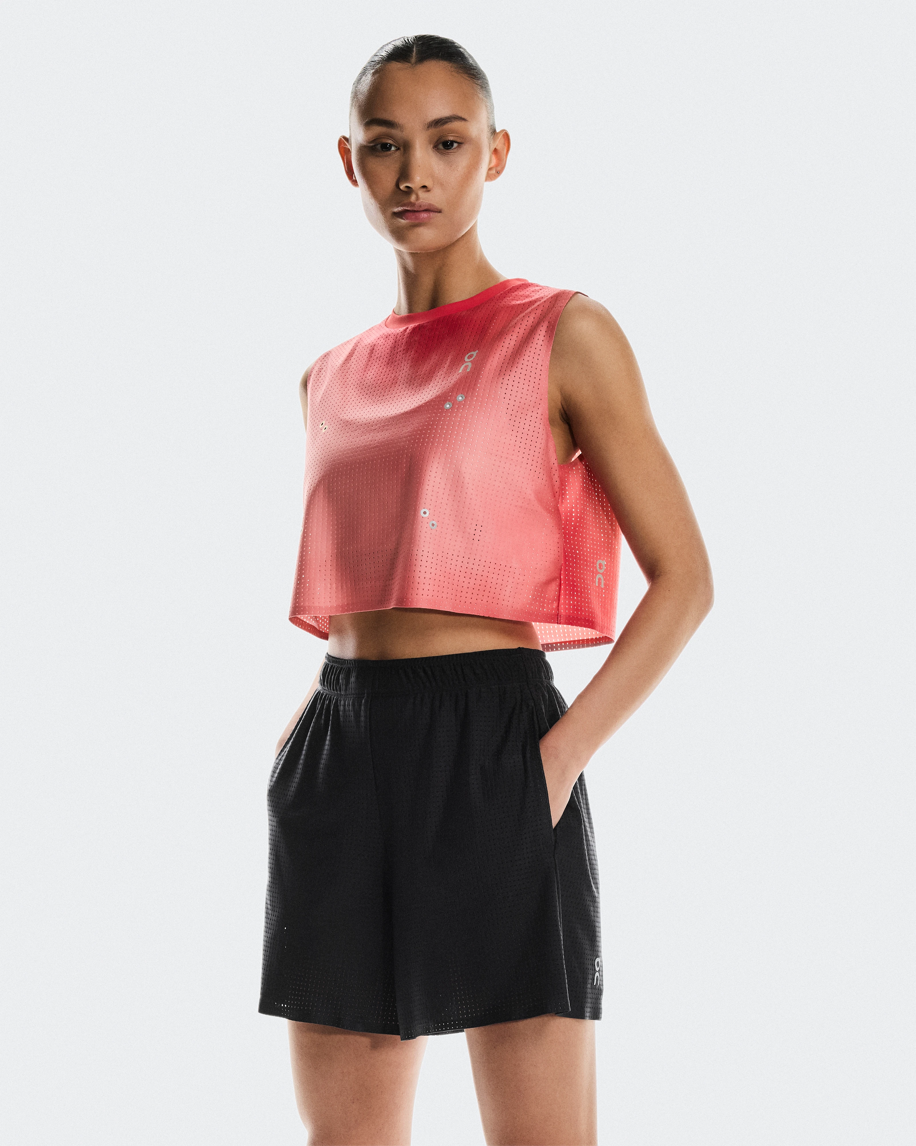 On Pace Mesh Shorts Black Femme Shorts