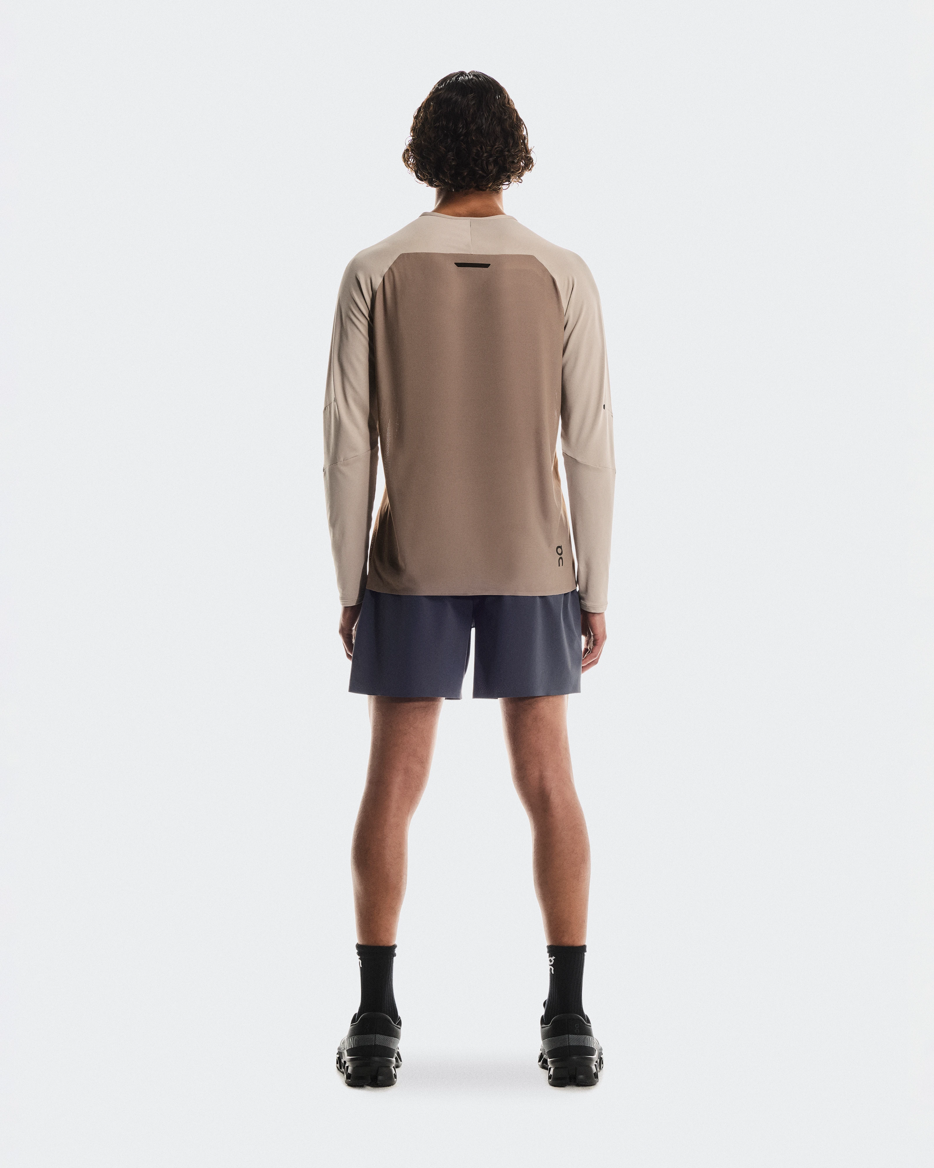On Performance Long-T Desert & Cinder Homme Hauts et t-shirts