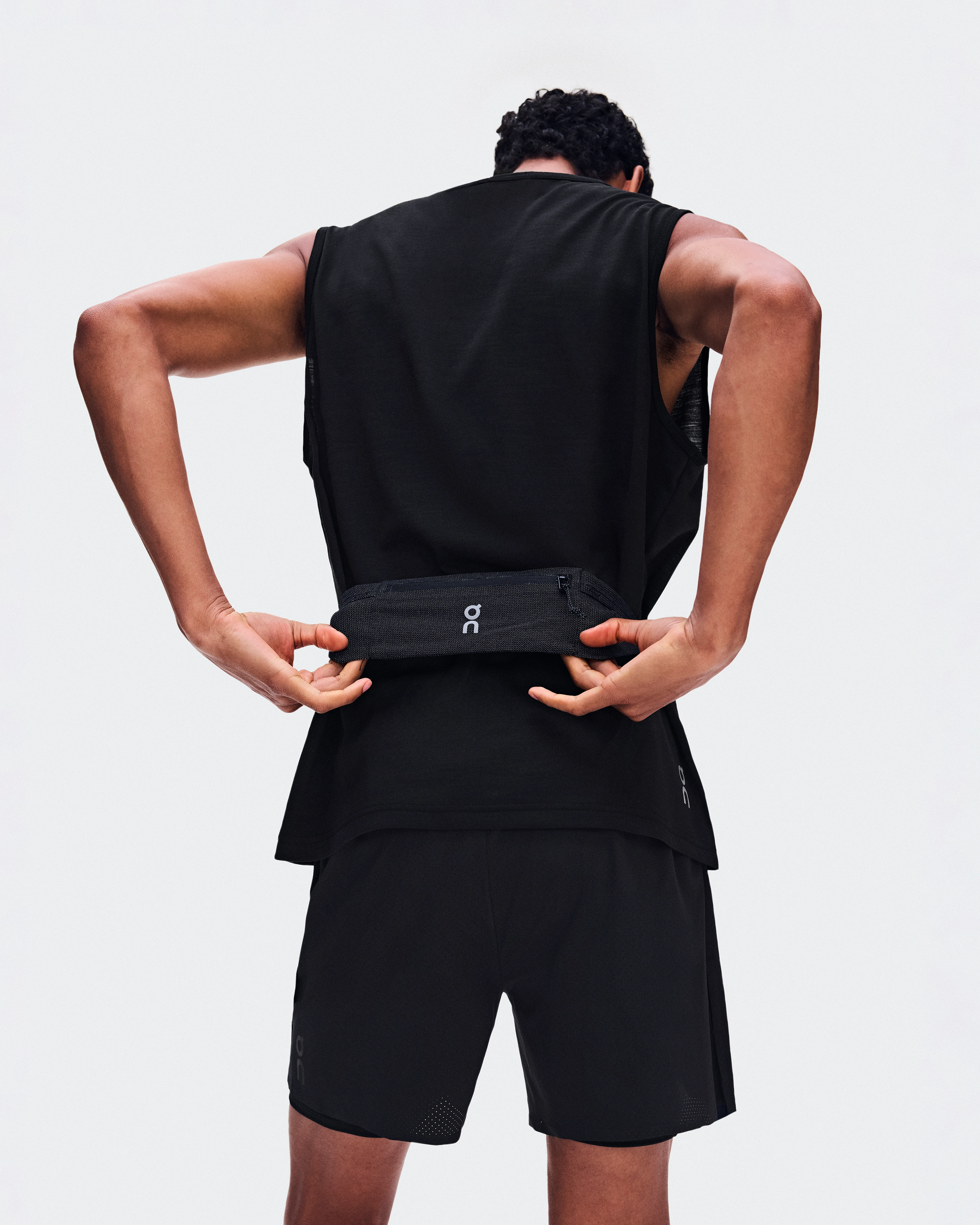 On On Run Tank Black Homme Hauts et t-shirts