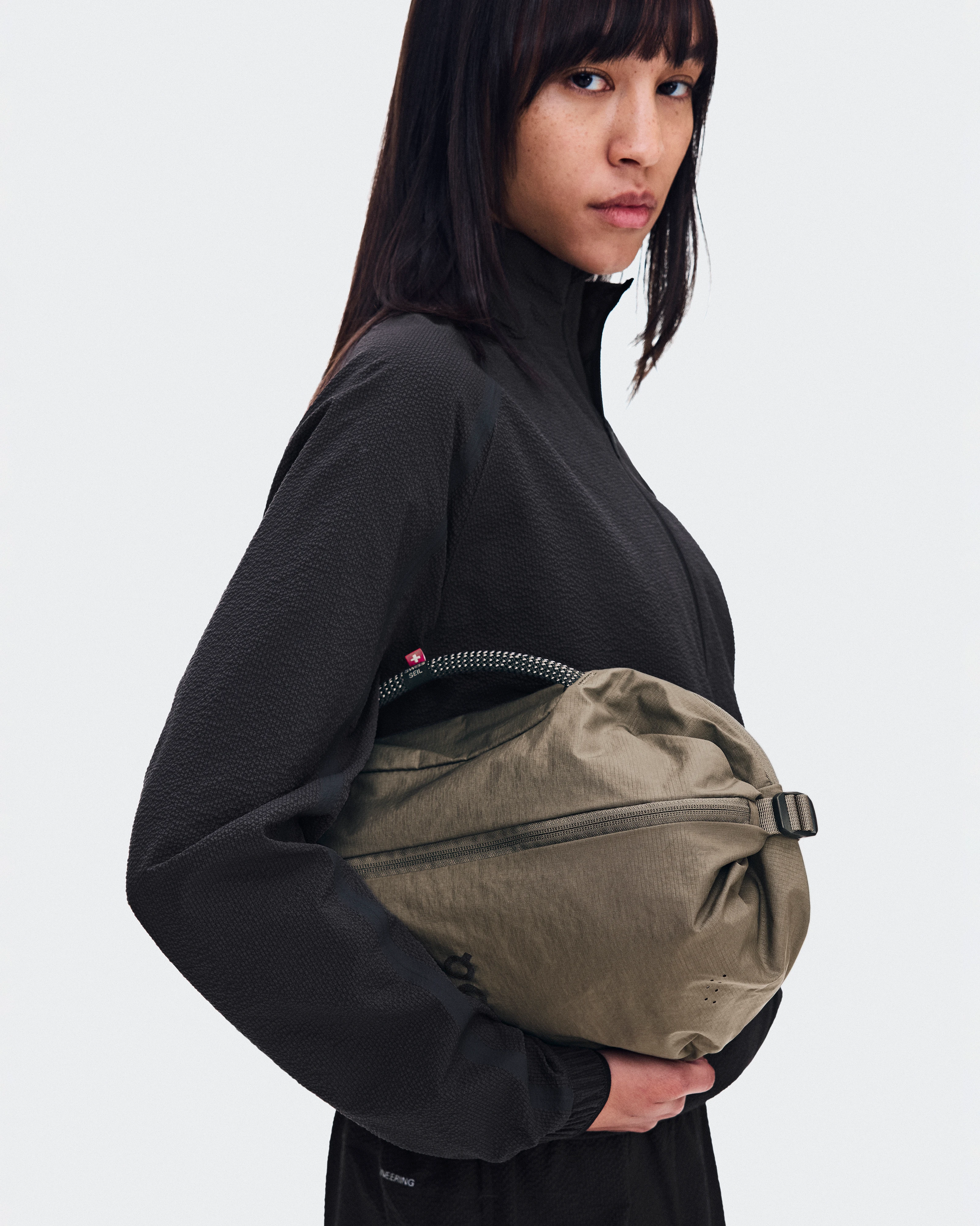 On Sling Pack 9L Olive & Black Unisexe Sacs