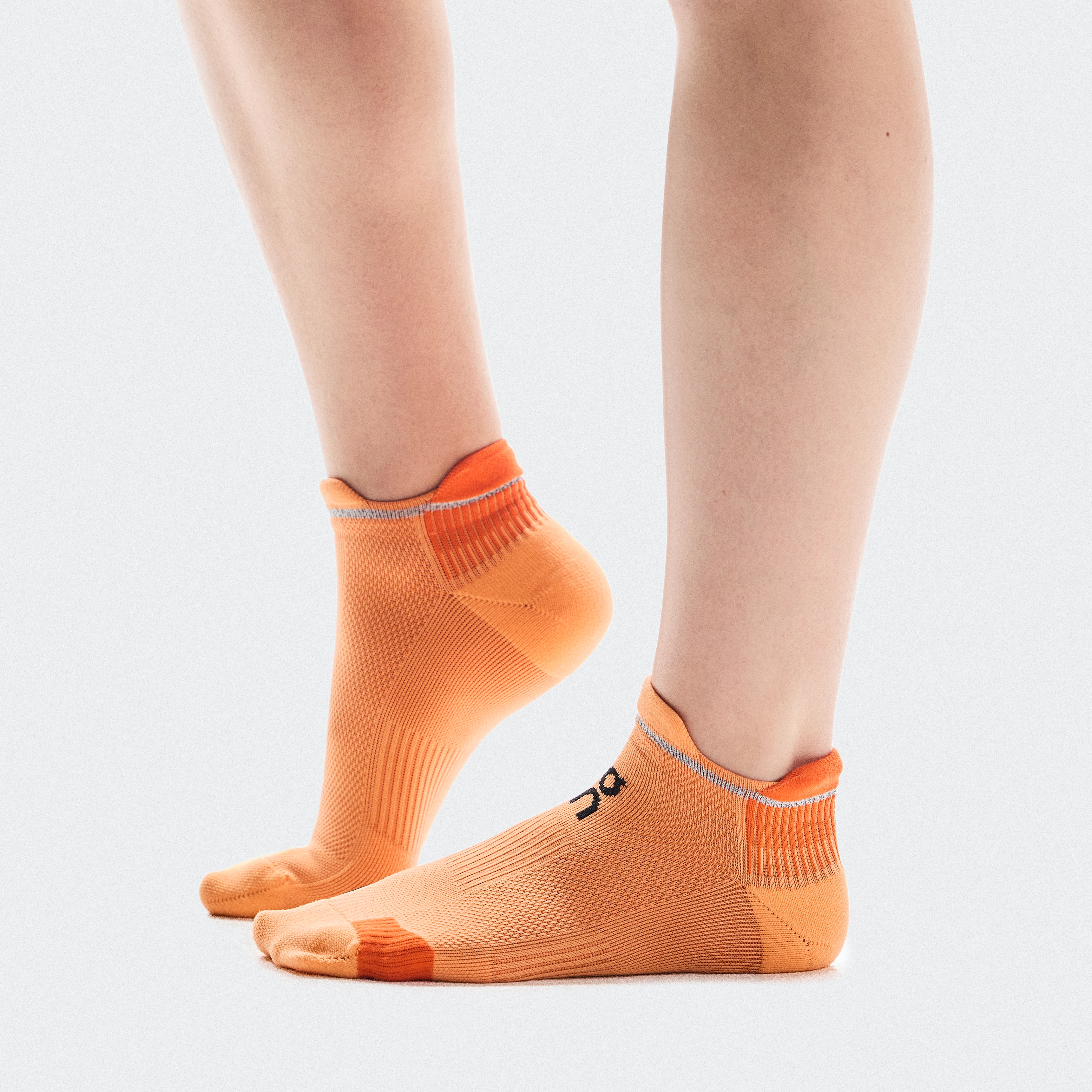 On Performance Run Sock Low Tangerine & Flame Unisexe – Running haute performance, respirabilité, amorti Chaussettes