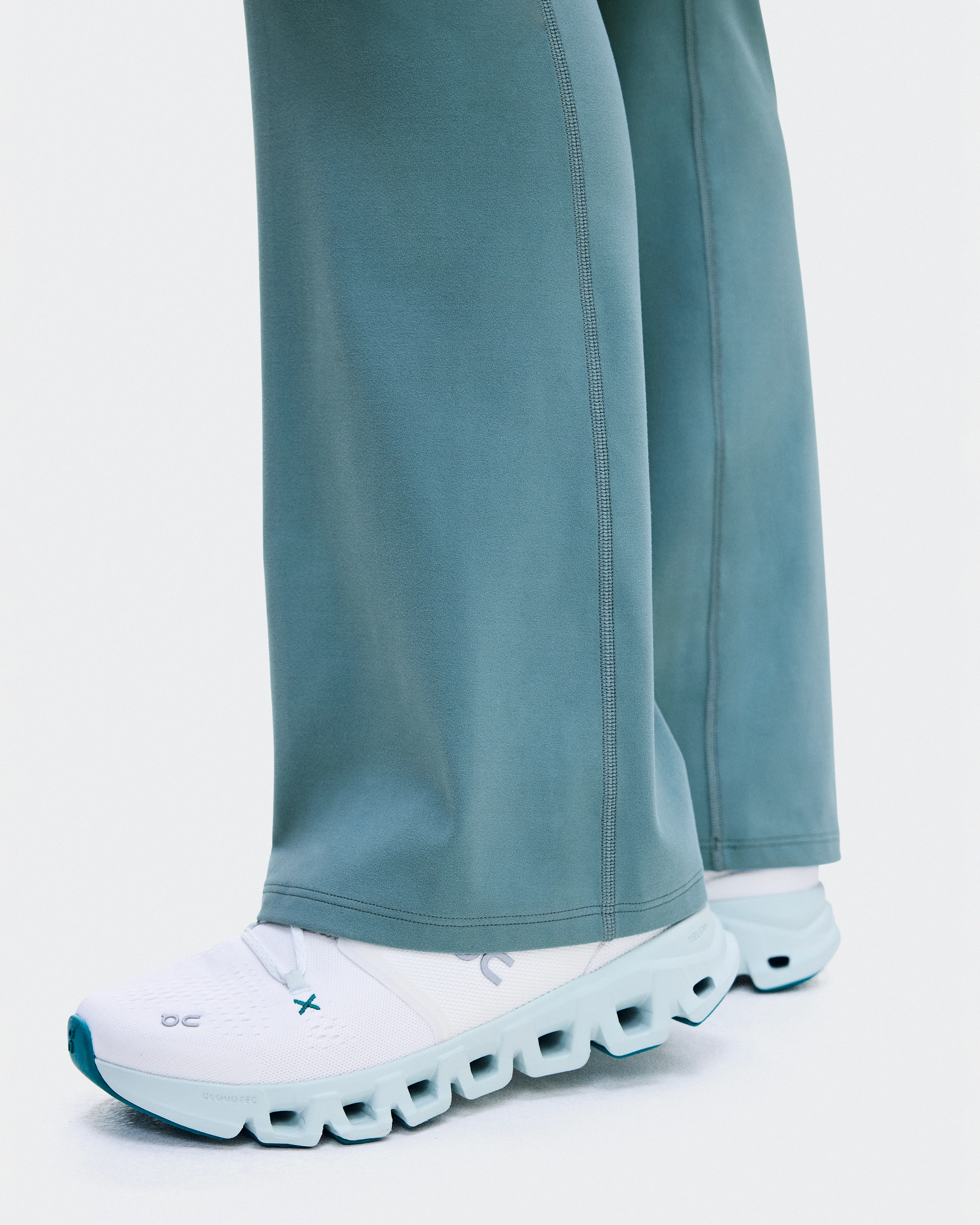 On Studio Flared Pants 30" Agave Femme Pantalons