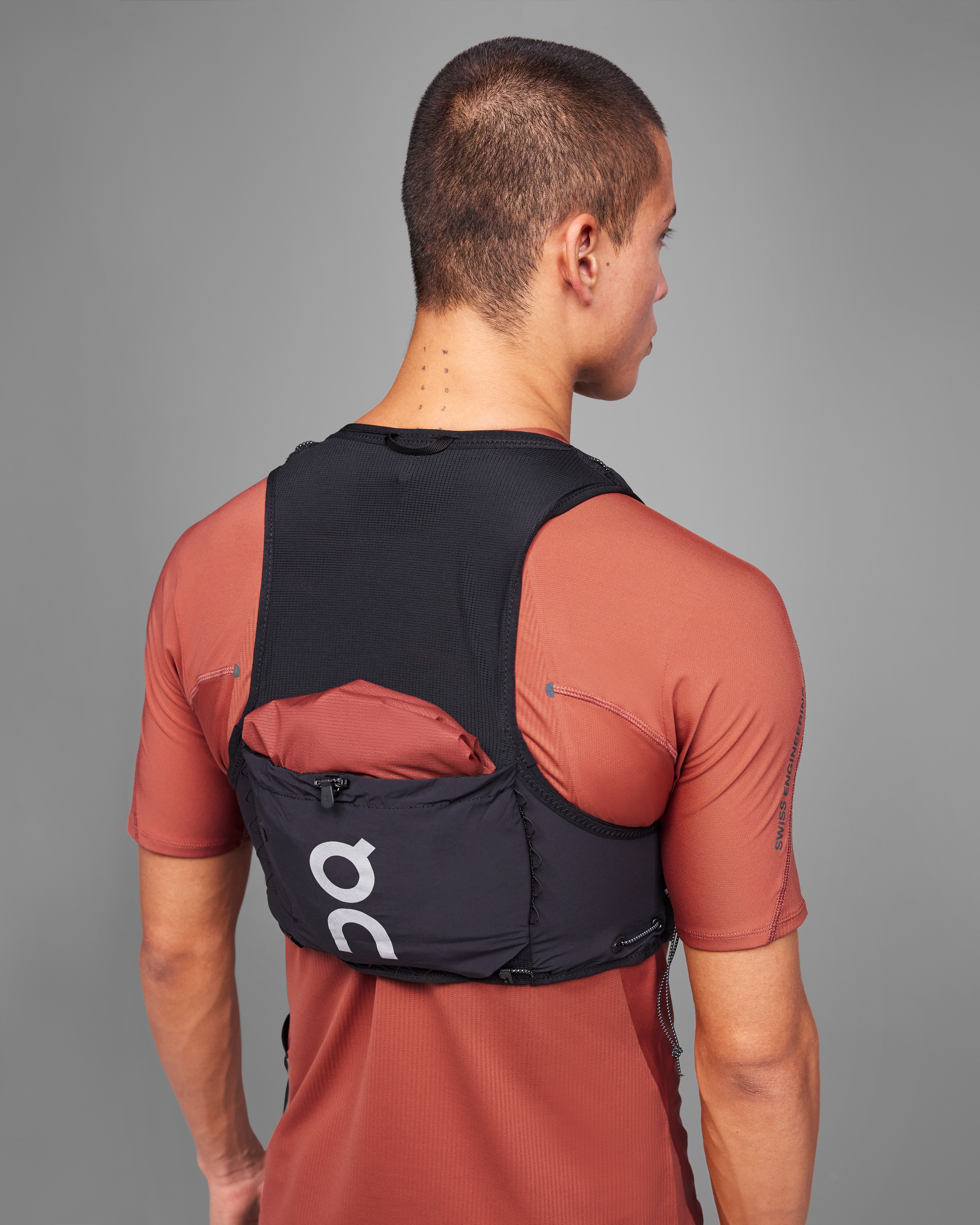 On Ultra Vest 10L Black Unisexe Gilet