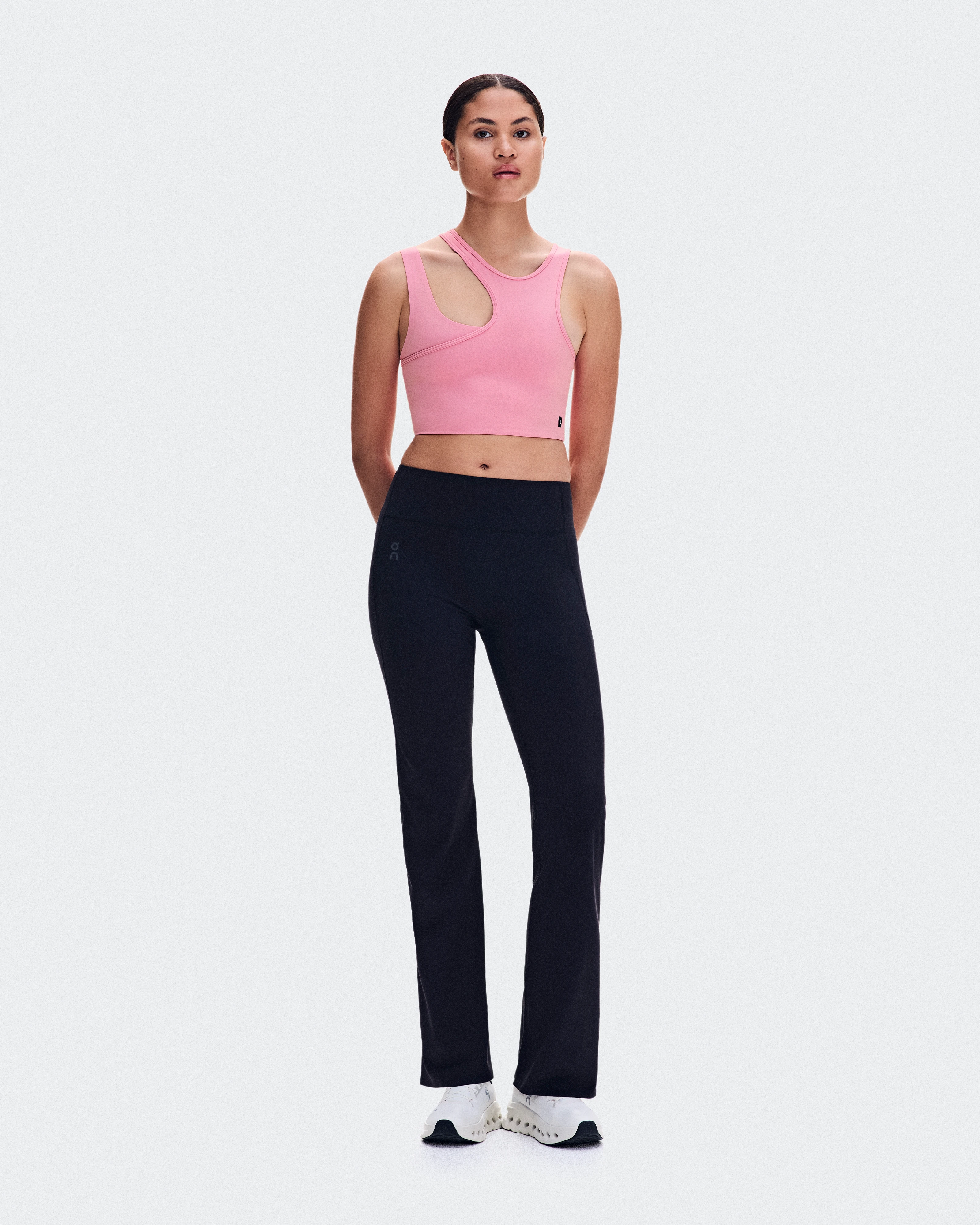 On Studio Asymmetric Crop Magnolia Femme Hauts et t-shirts
