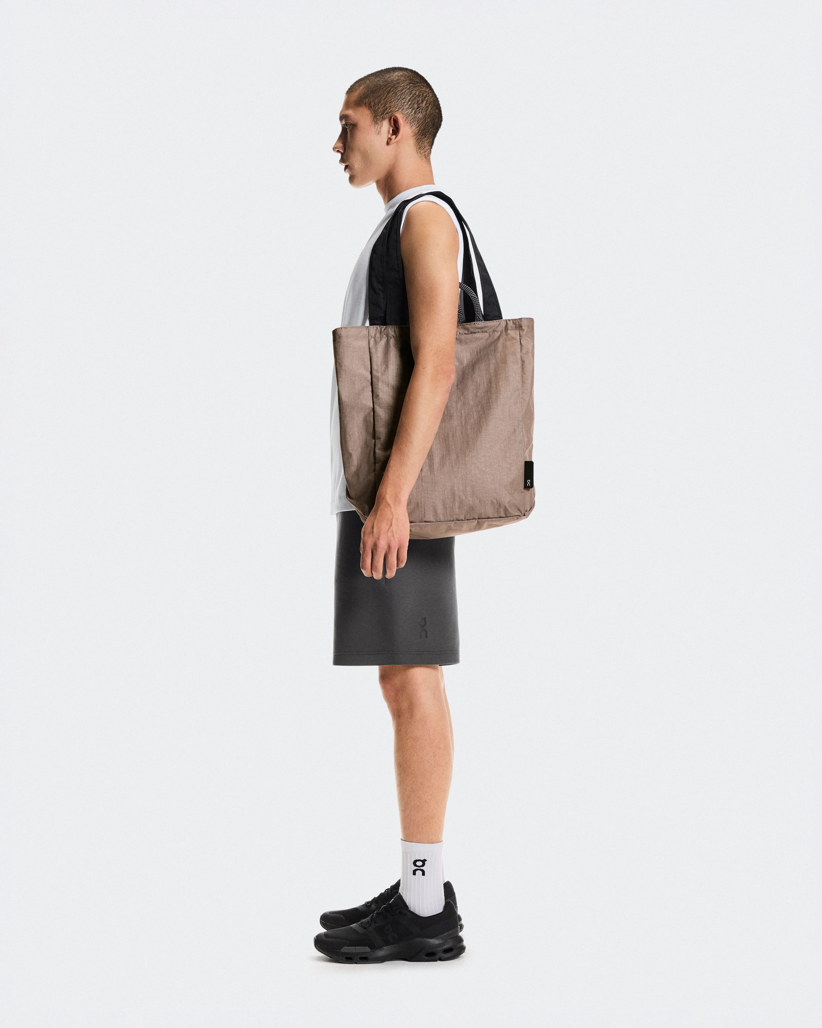 On Tote Pack 25L Cinder & Black Unisexe Sacs