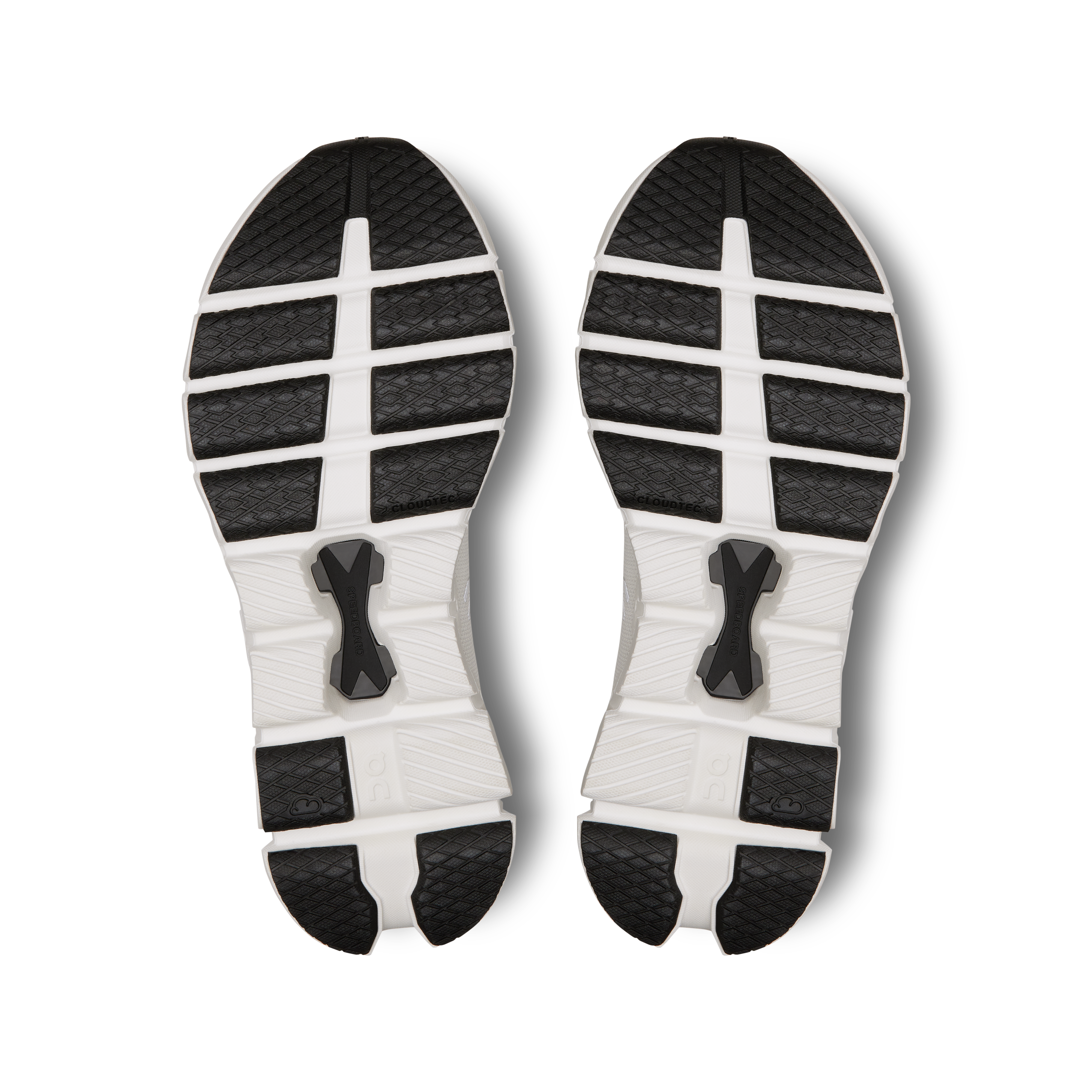 On Cloud X 4 Ivory & Black Femme training_shoes Chaussures