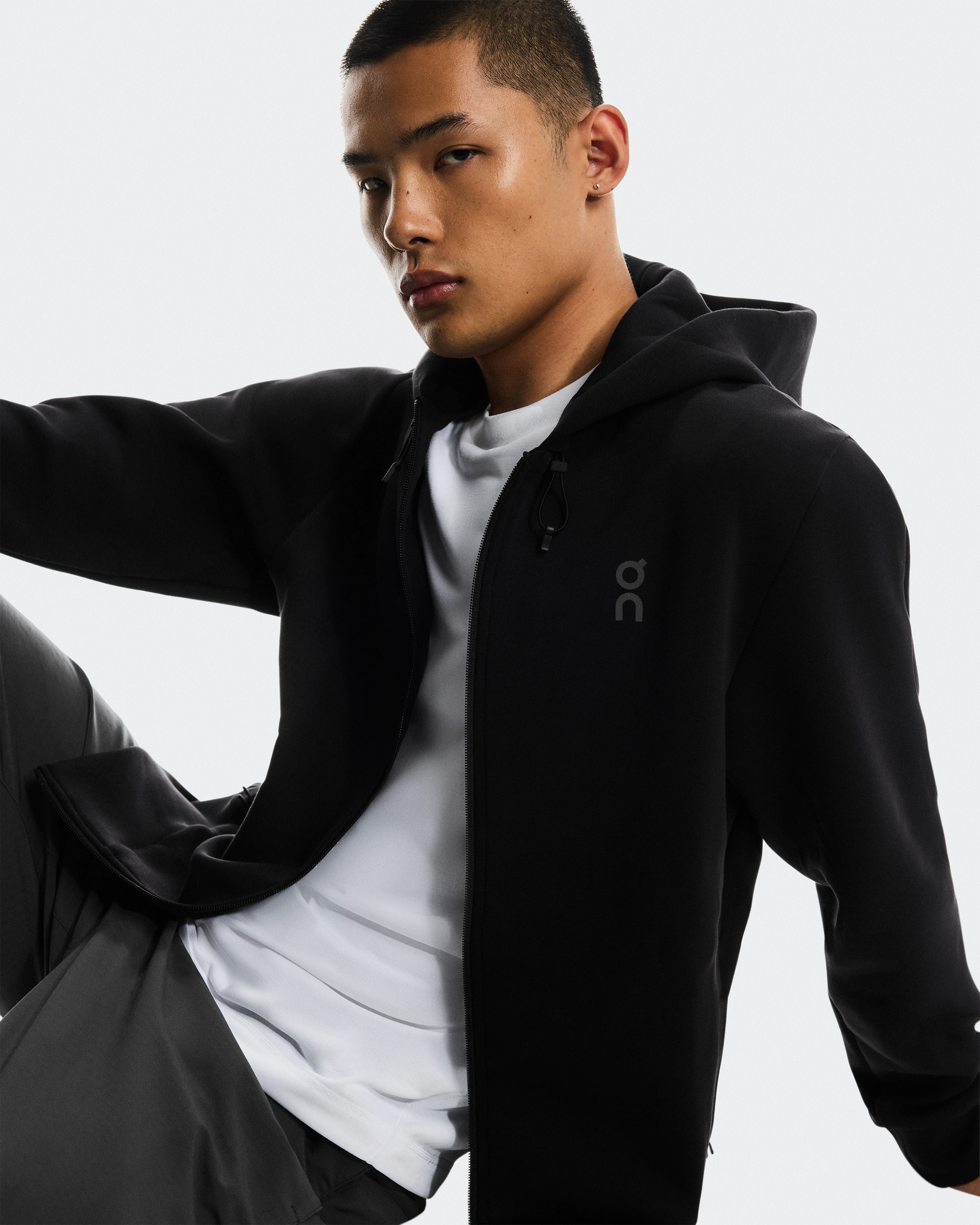 On Focus Tech Zip Hoodie Black Homme Sweats à capuche et sweats