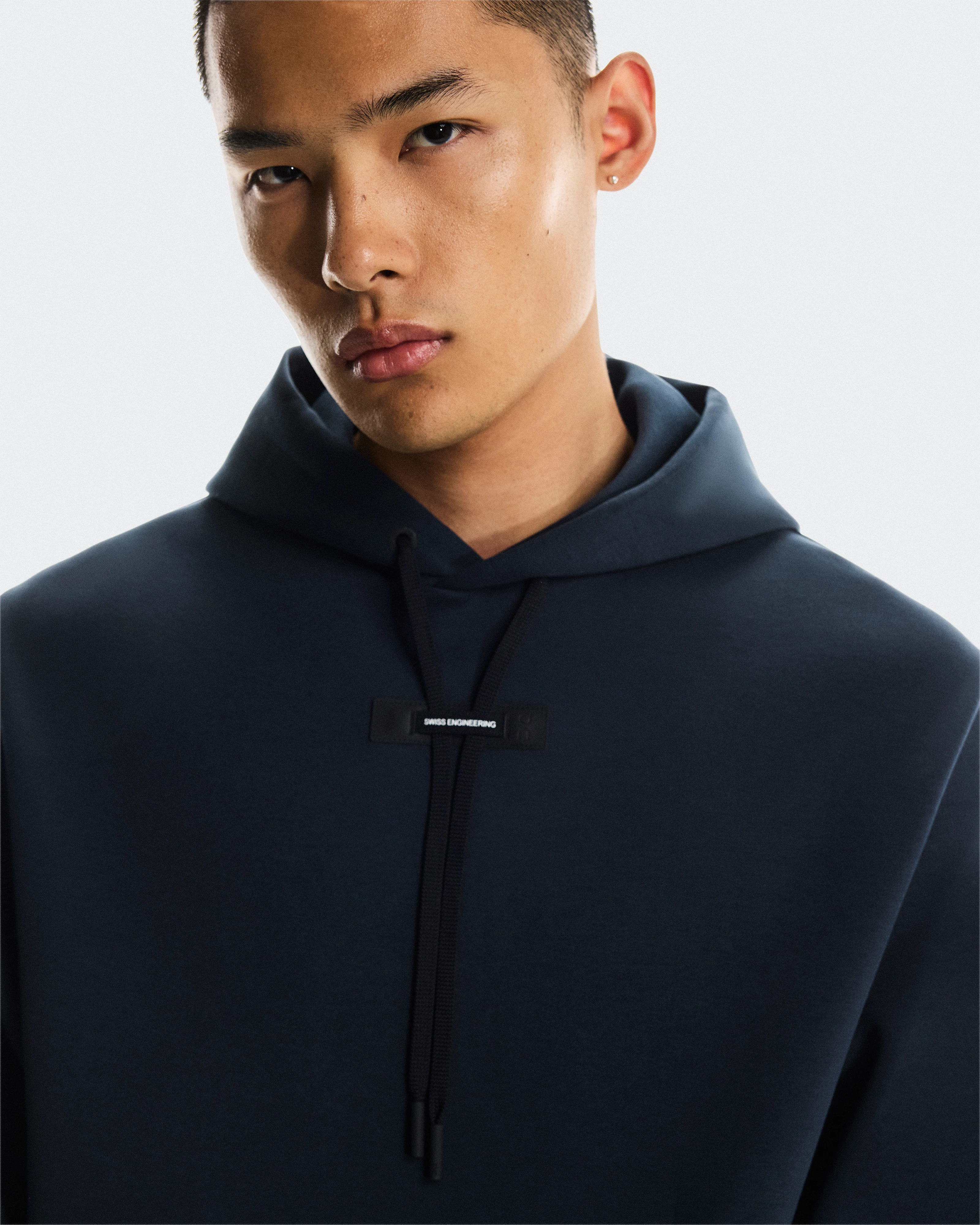 On Focus Tech Hoodie Navy Homme Sweats à capuche et sweats