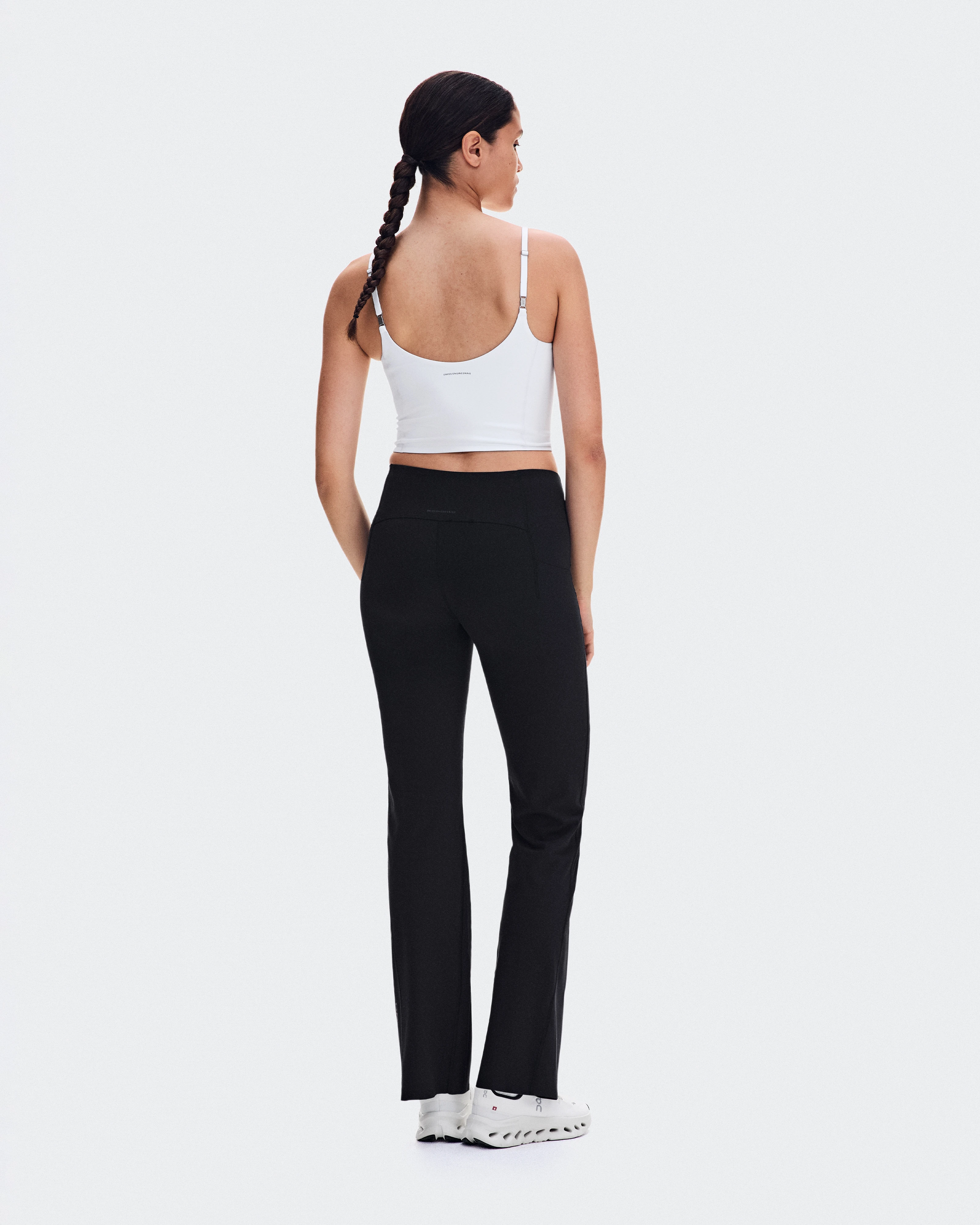 On Studio Crop White Femme