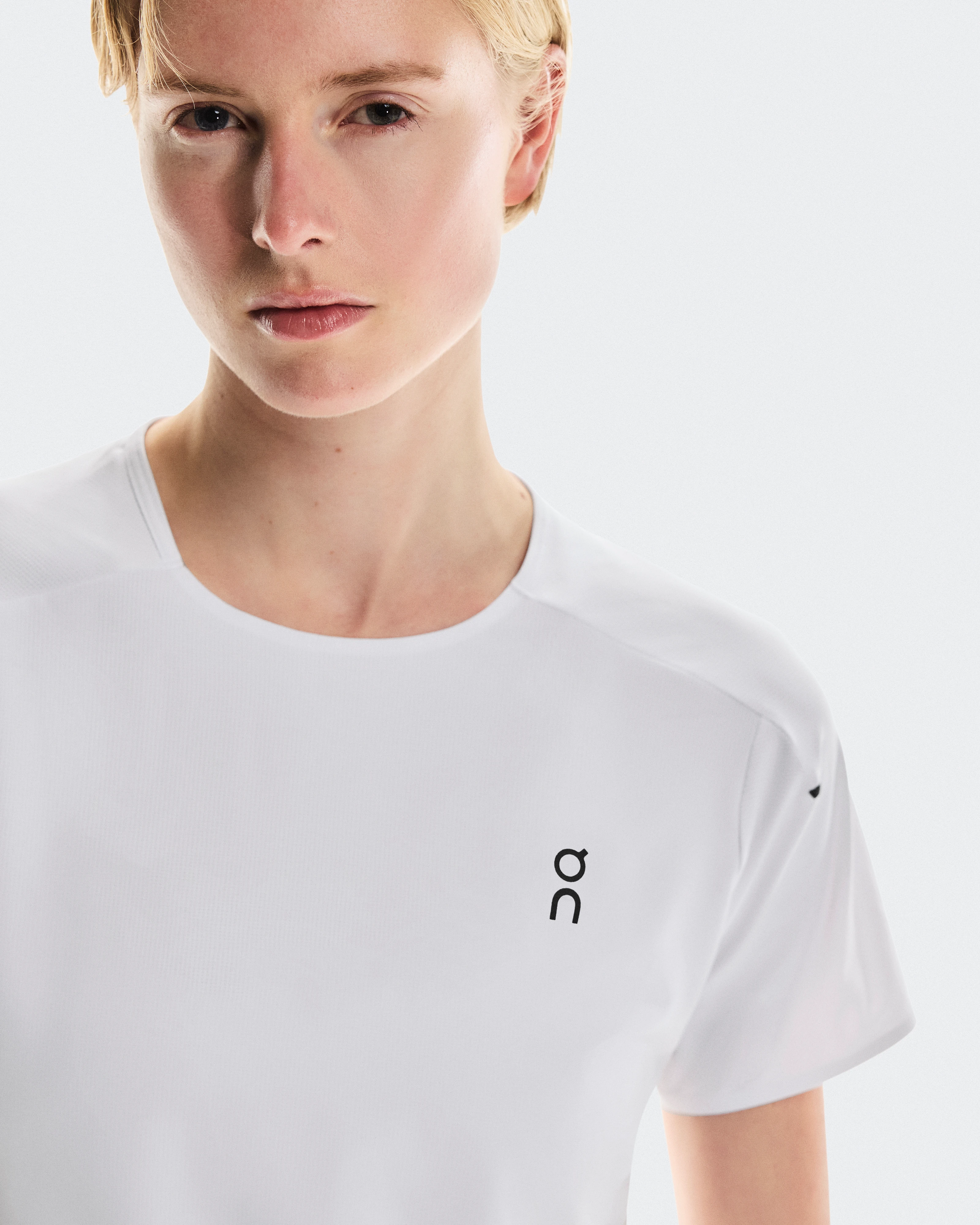 On Performance-T White & Silver Femme Hauts et t-shirts