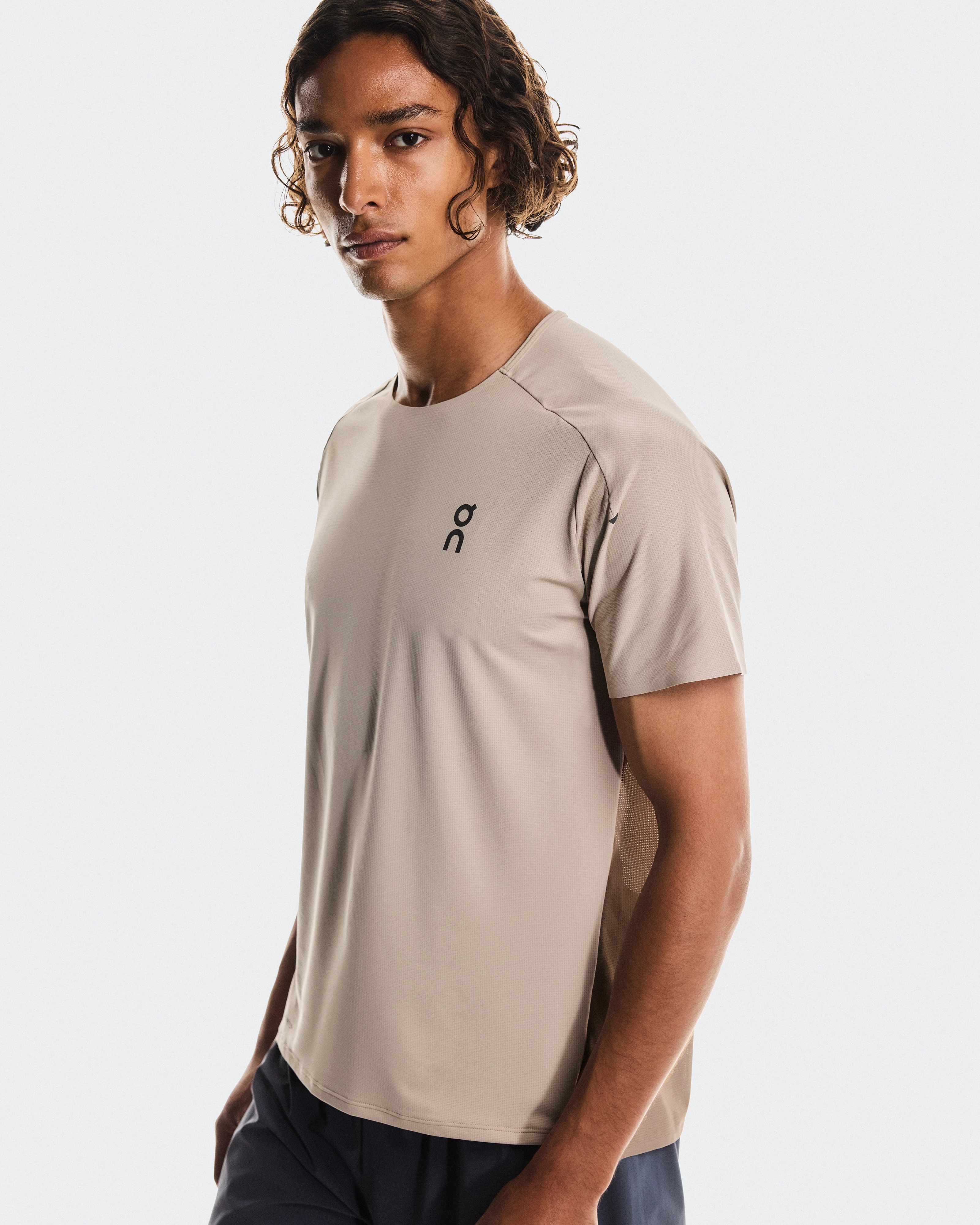 On Performance-T Desert & Cinder Homme Hauts et t-shirts