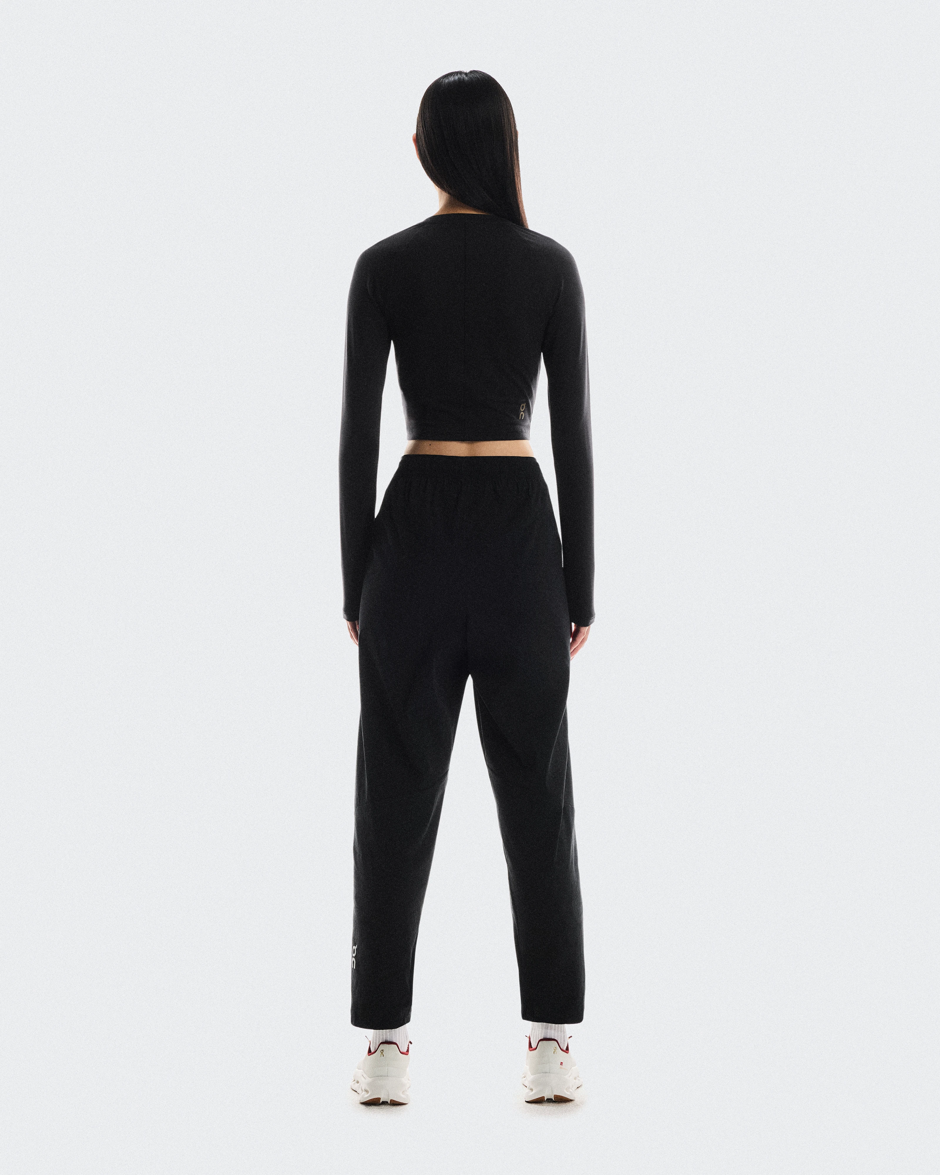 On Studio Long-T Crop Black Femme Hauts et t-shirts