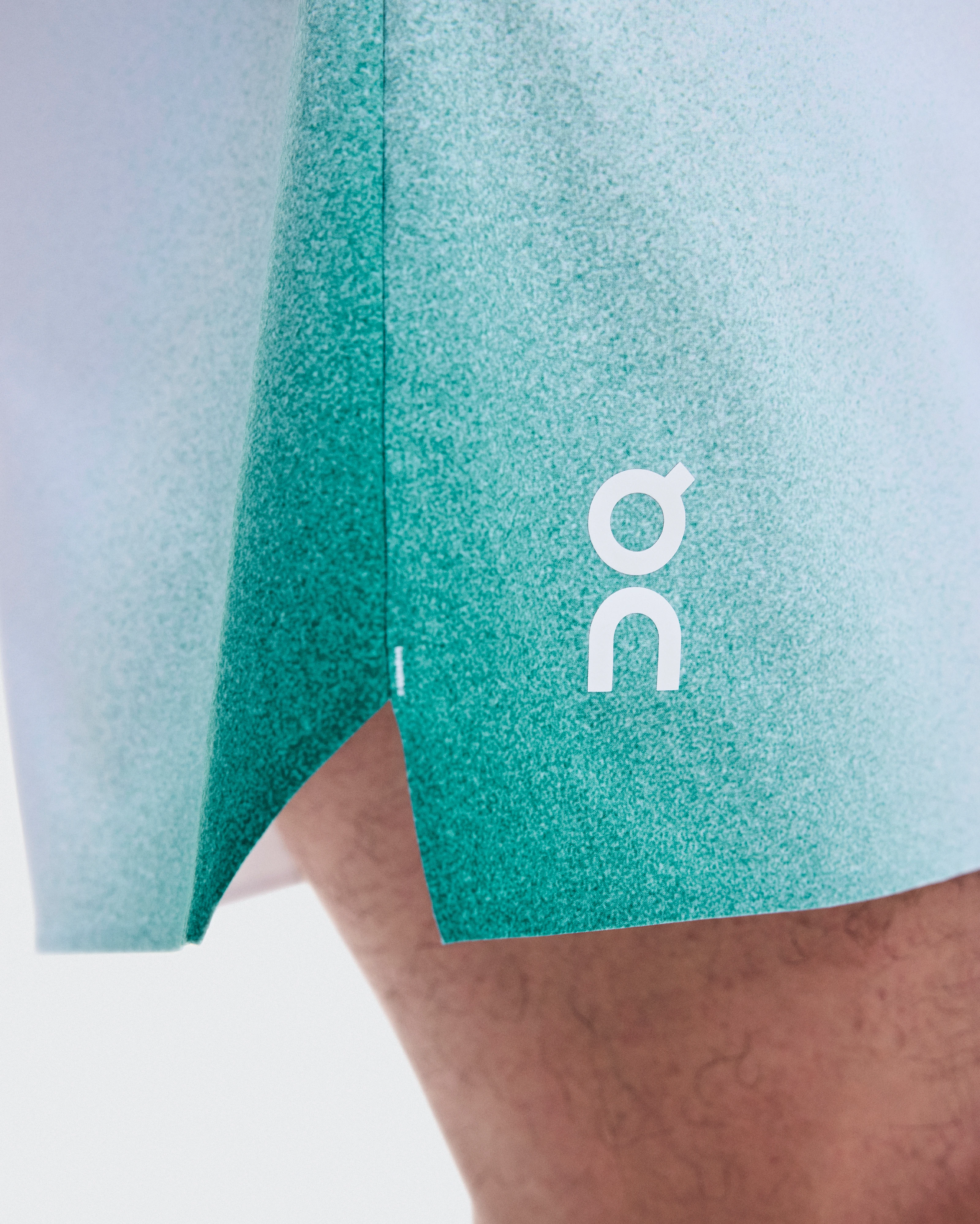 On 5" Court Shorts Swing White & Neem Homme Shorts