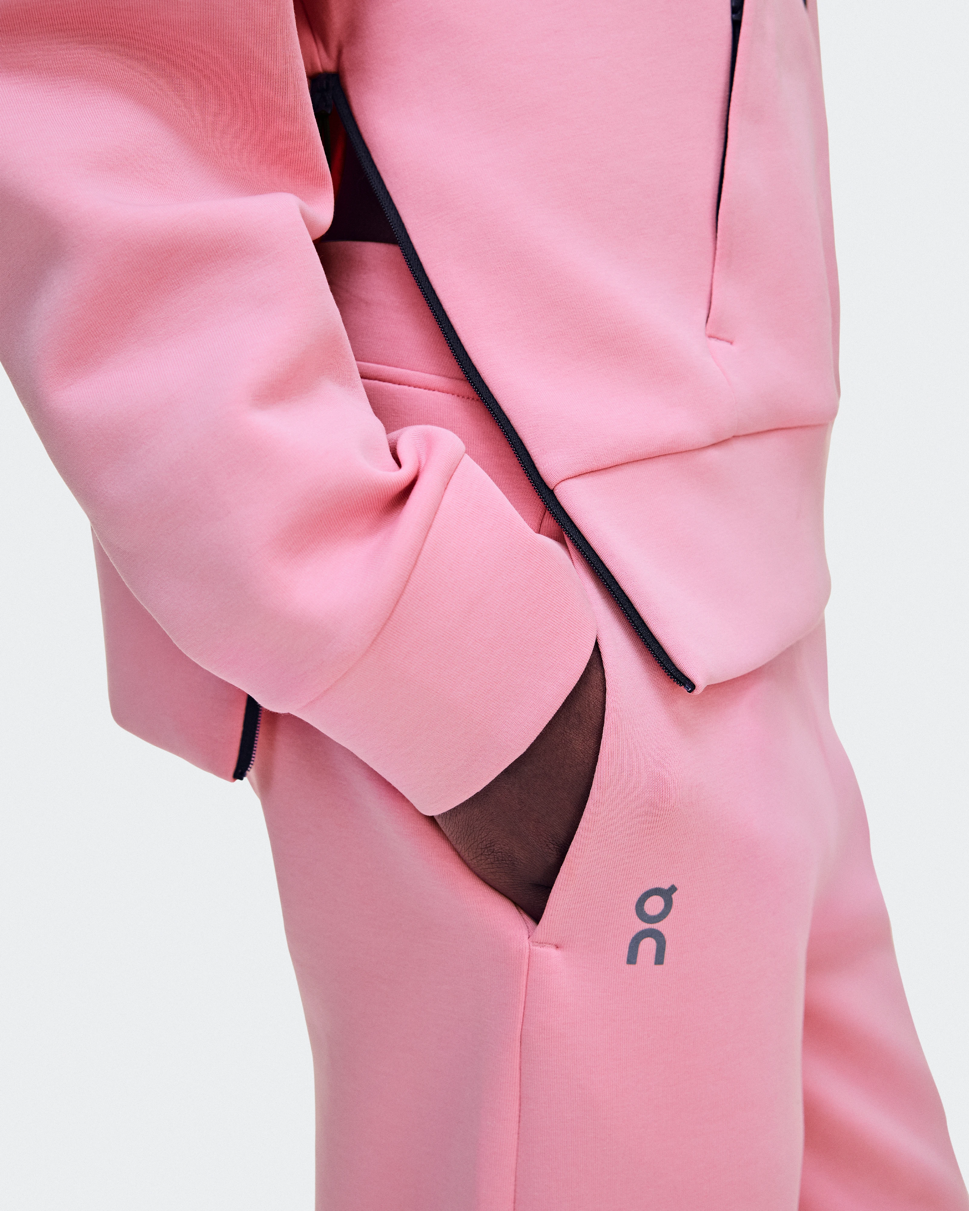 On Focus Tech Hoodie Magnolia Femme Sweats à capuche et sweats