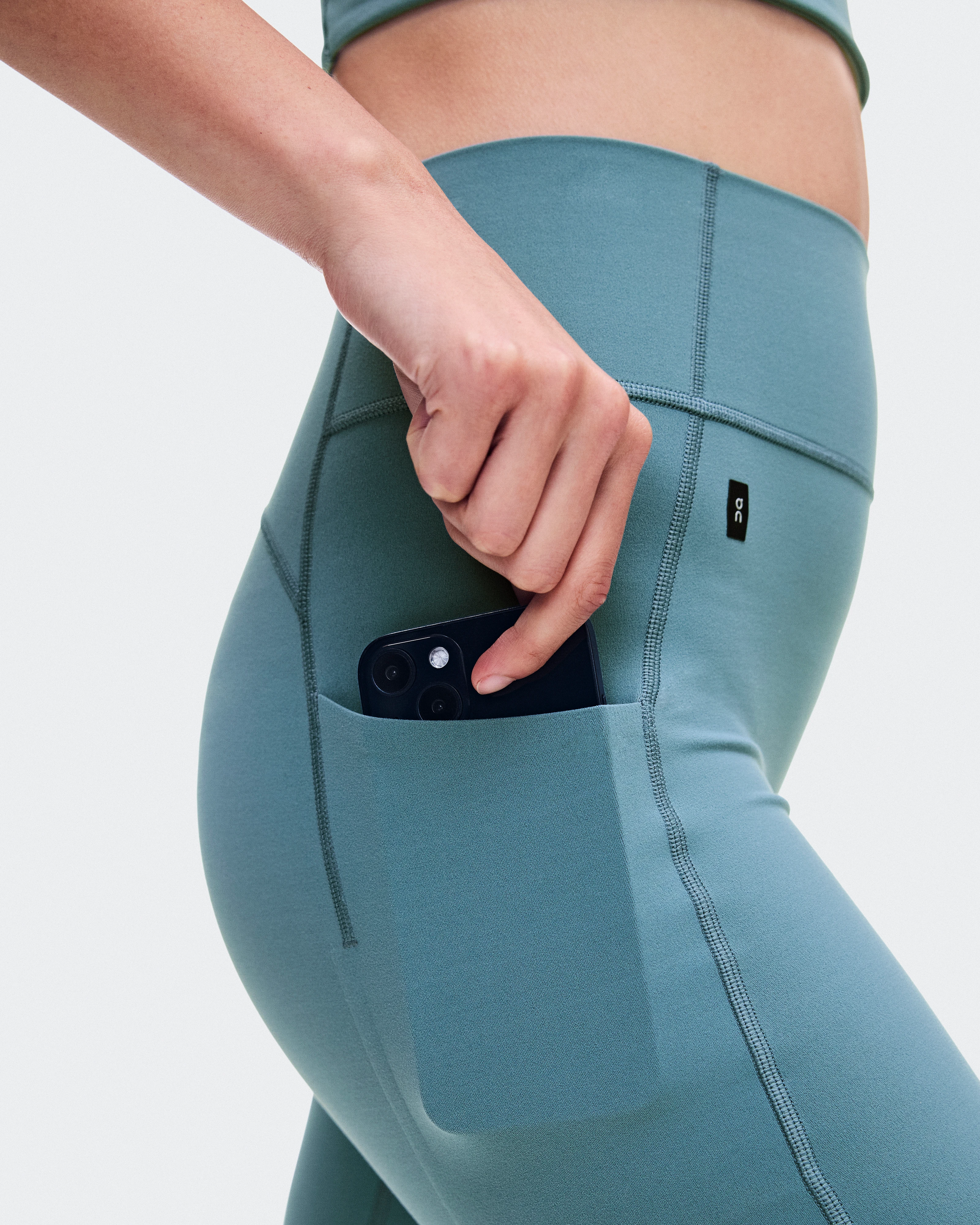 On Studio Flared Pants 30" Agave Femme Pantalons