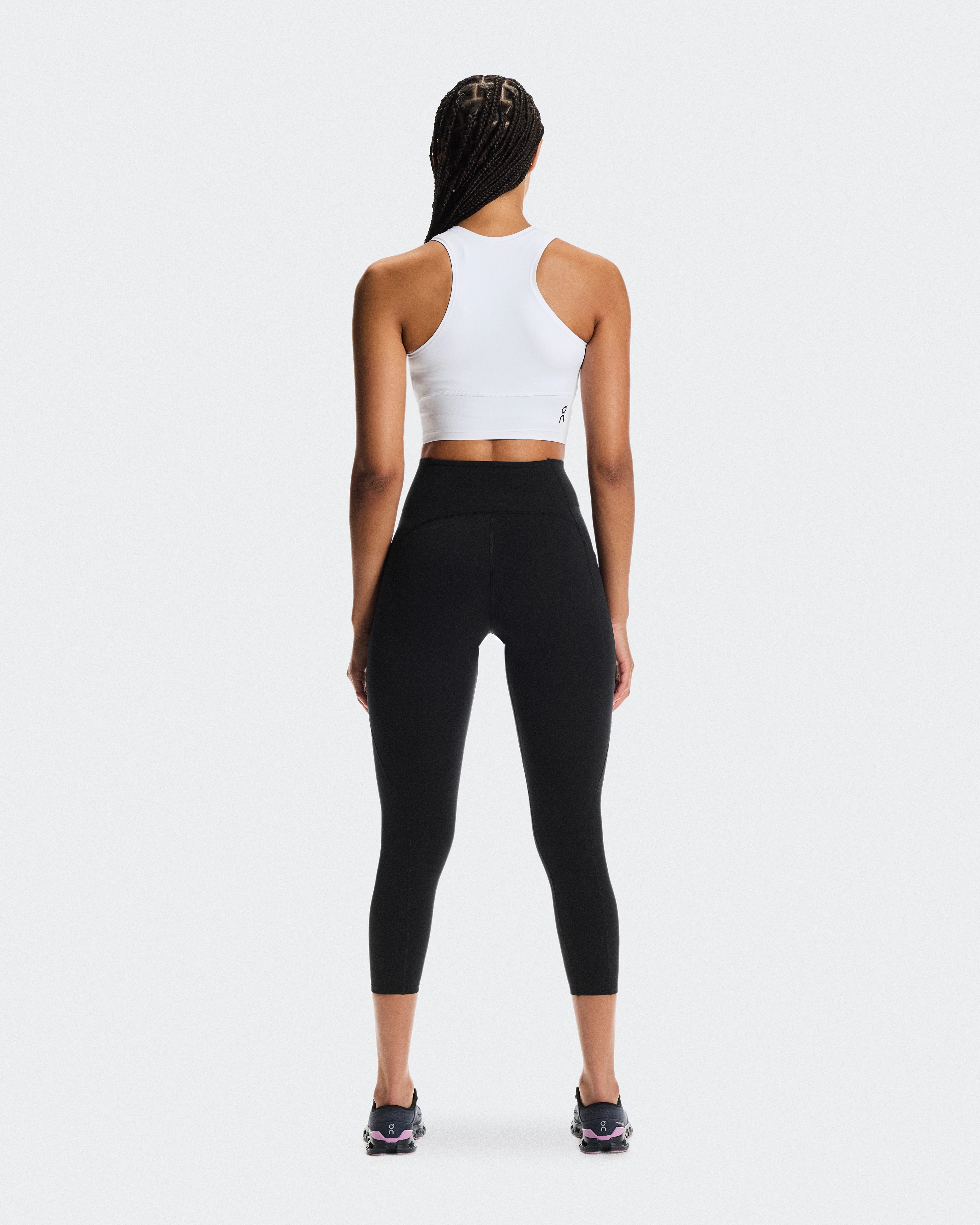 On Studio Crop White Femme Hauts et t-shirts