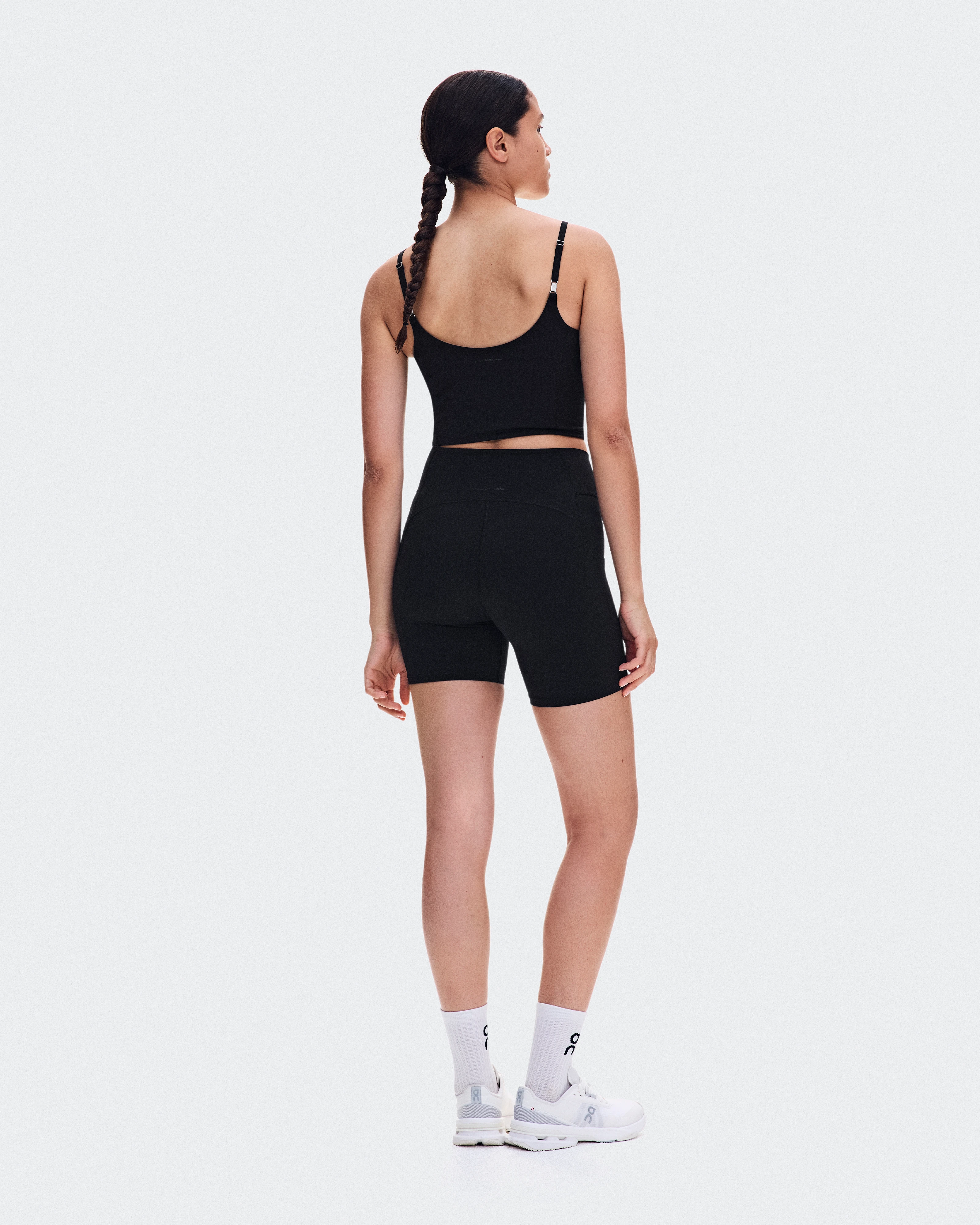 On Studio Crop Black Femme