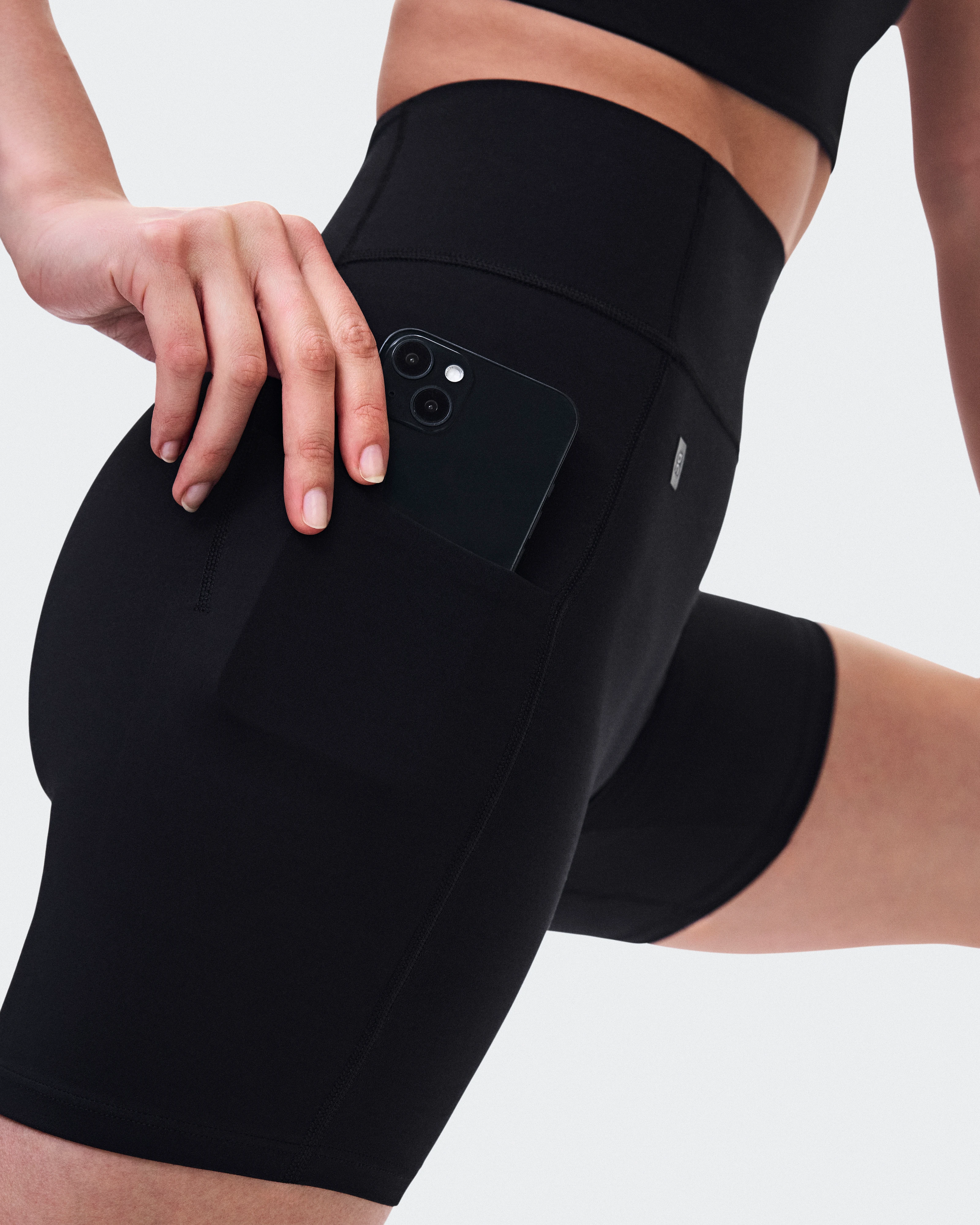 On Studio Leggings Short 6" Black Femme Leggings