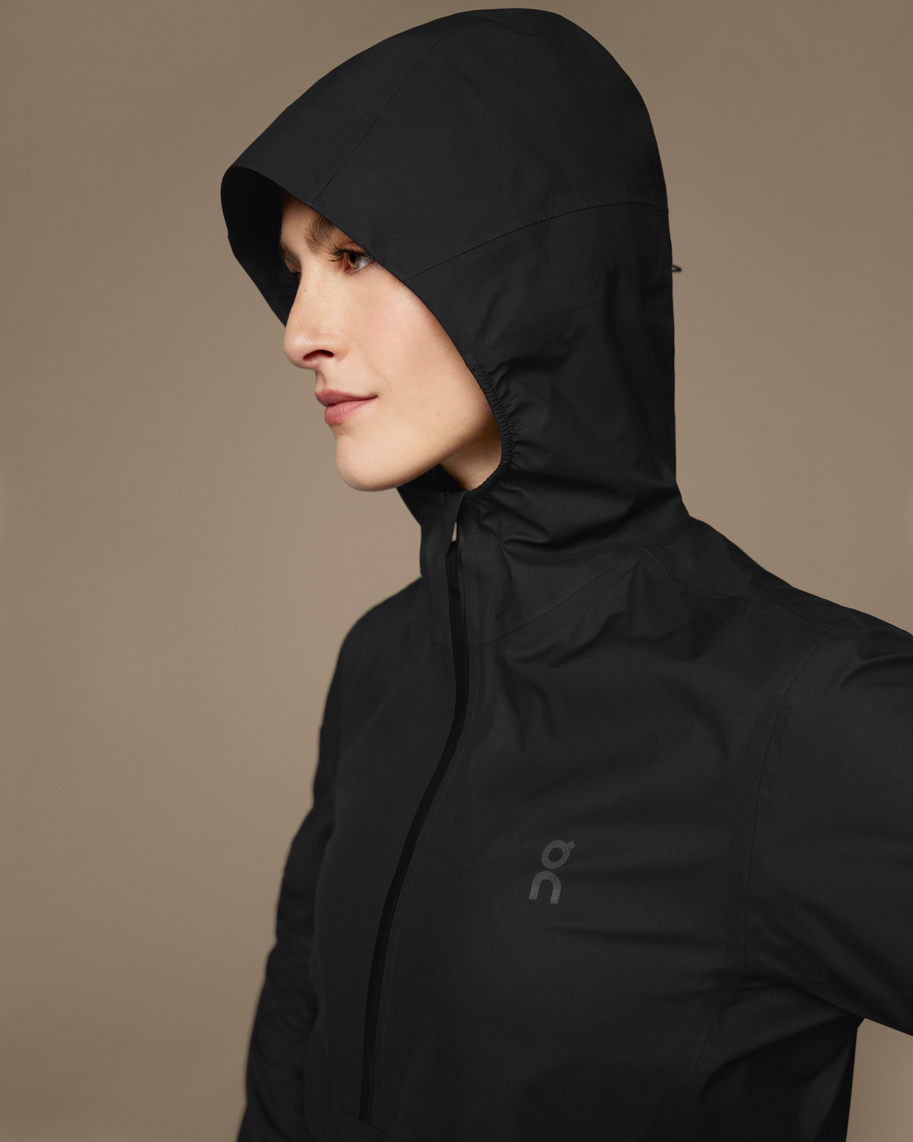 On Waterproof Anorak Black Femme Vestes