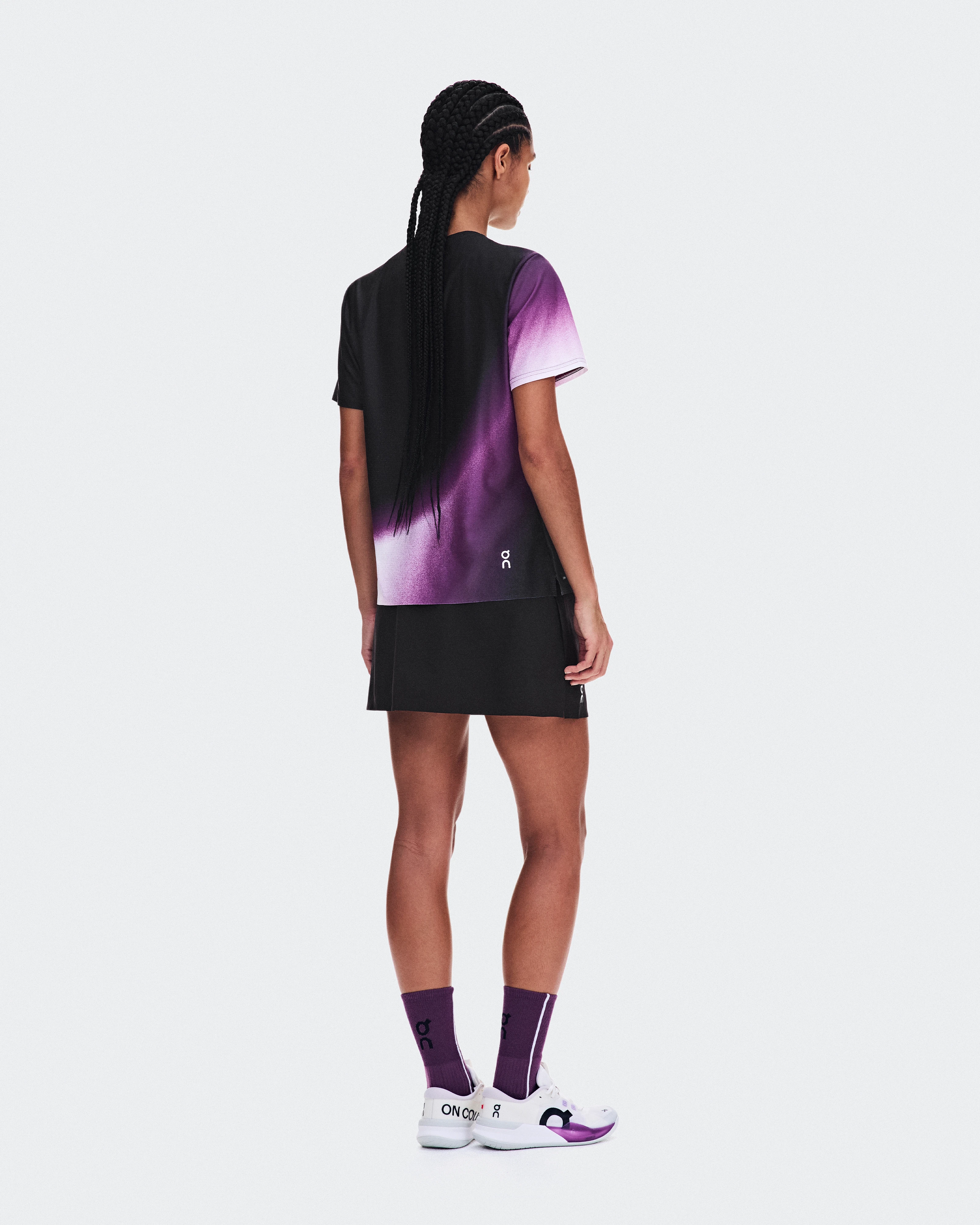 On Court-T Swing Black & Cassis Femme Hauts et t-shirts