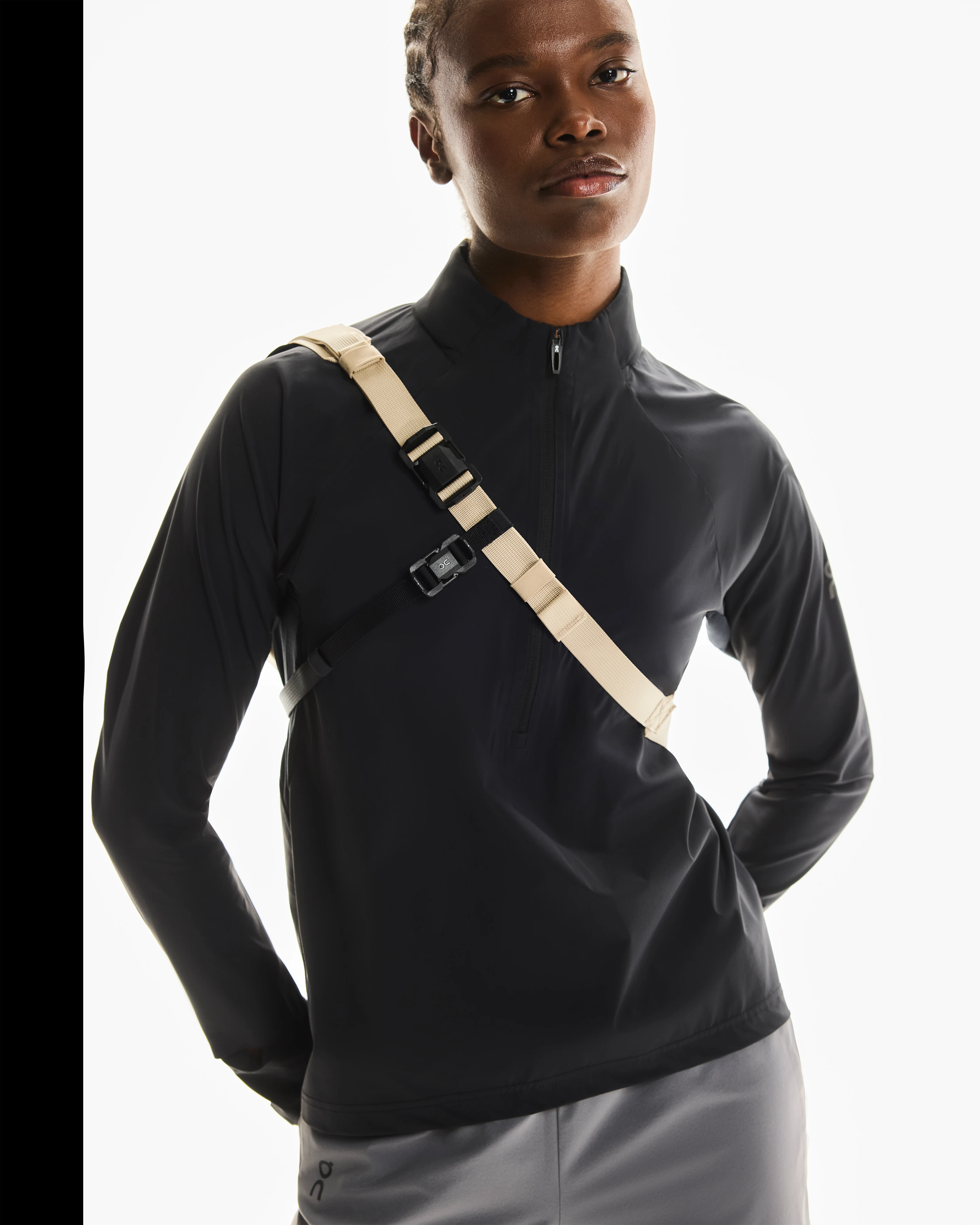On Sling Pack 9L Sand & Black Unisexe Sacs